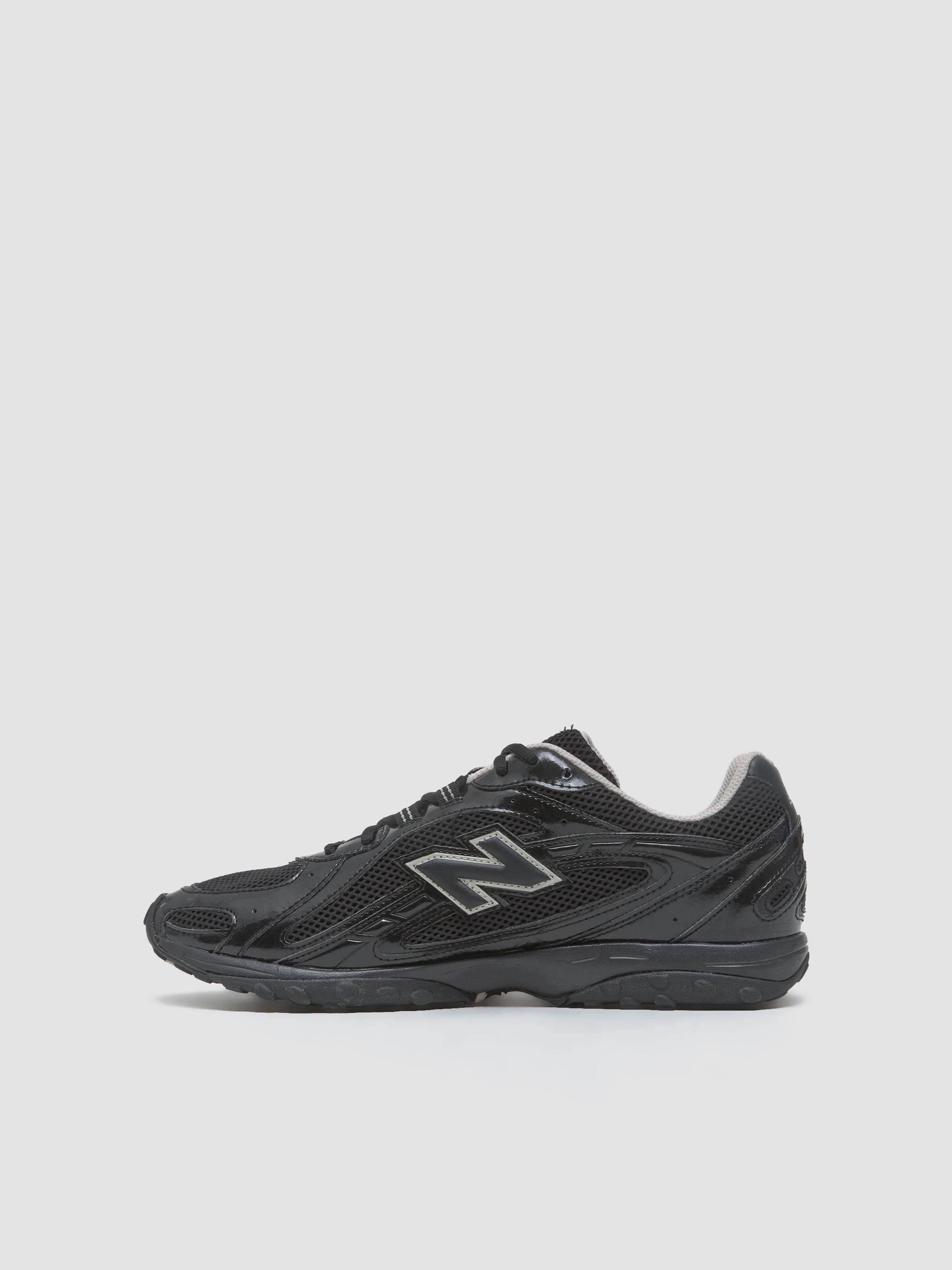 204L Sneaker in Black