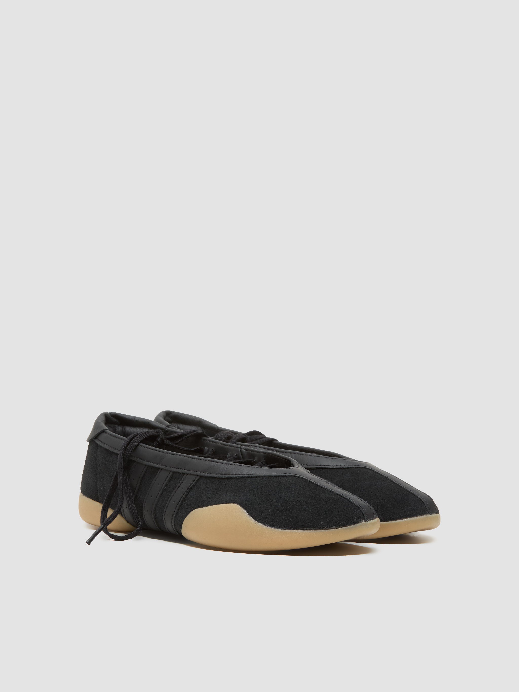 WMNS Taekwondo Mei Ballet Sneaker in Core Black & White