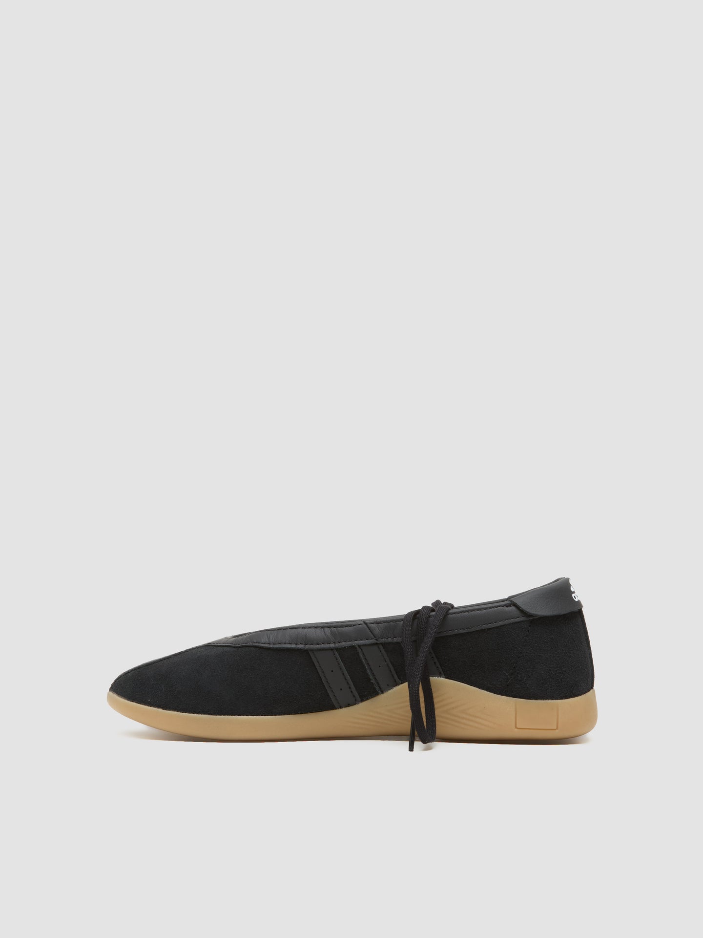 WMNS Taekwondo Mei Ballet Sneaker in Core Black & White