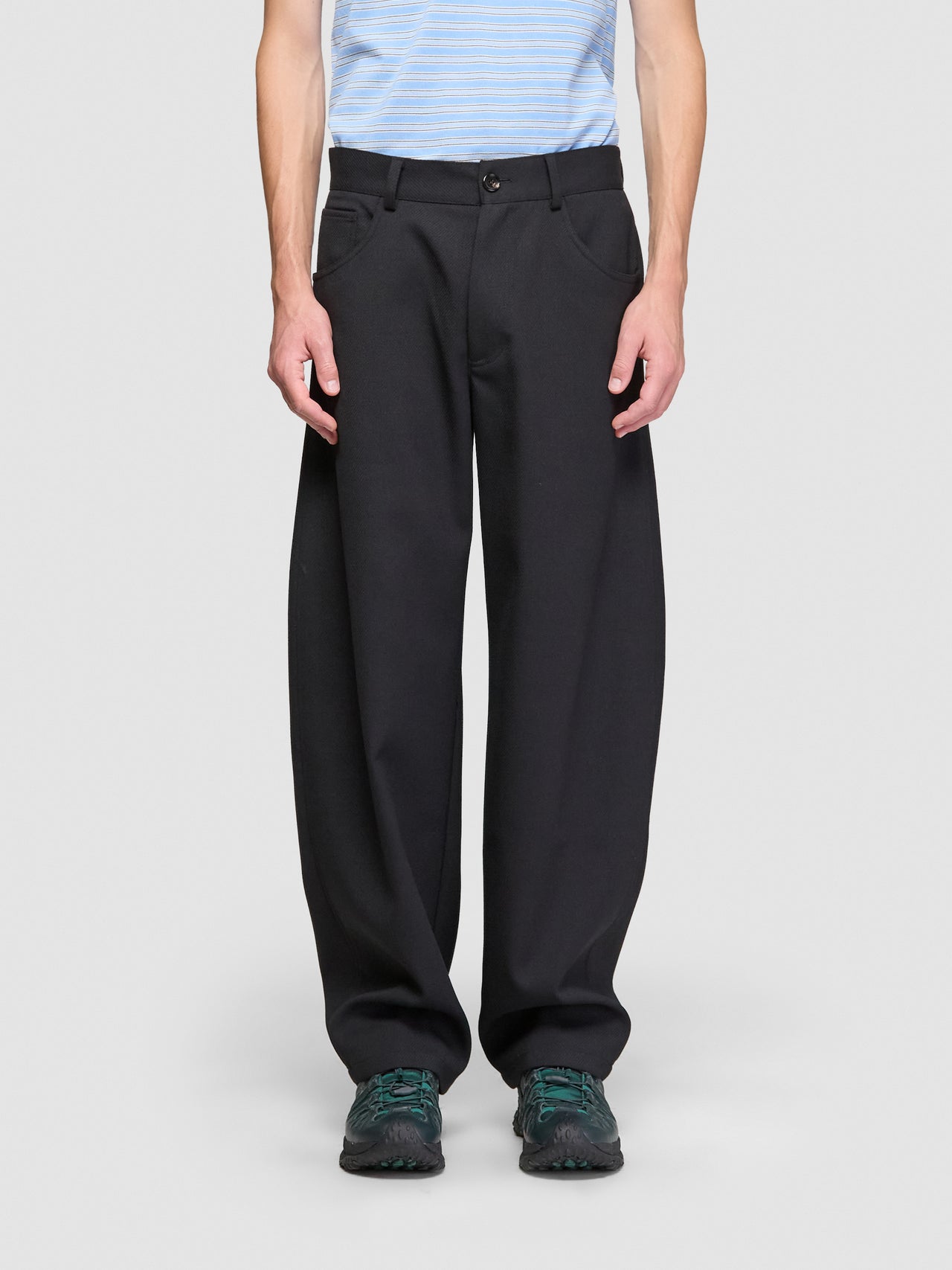 Oktai Trousers in Sturdy Black Twill