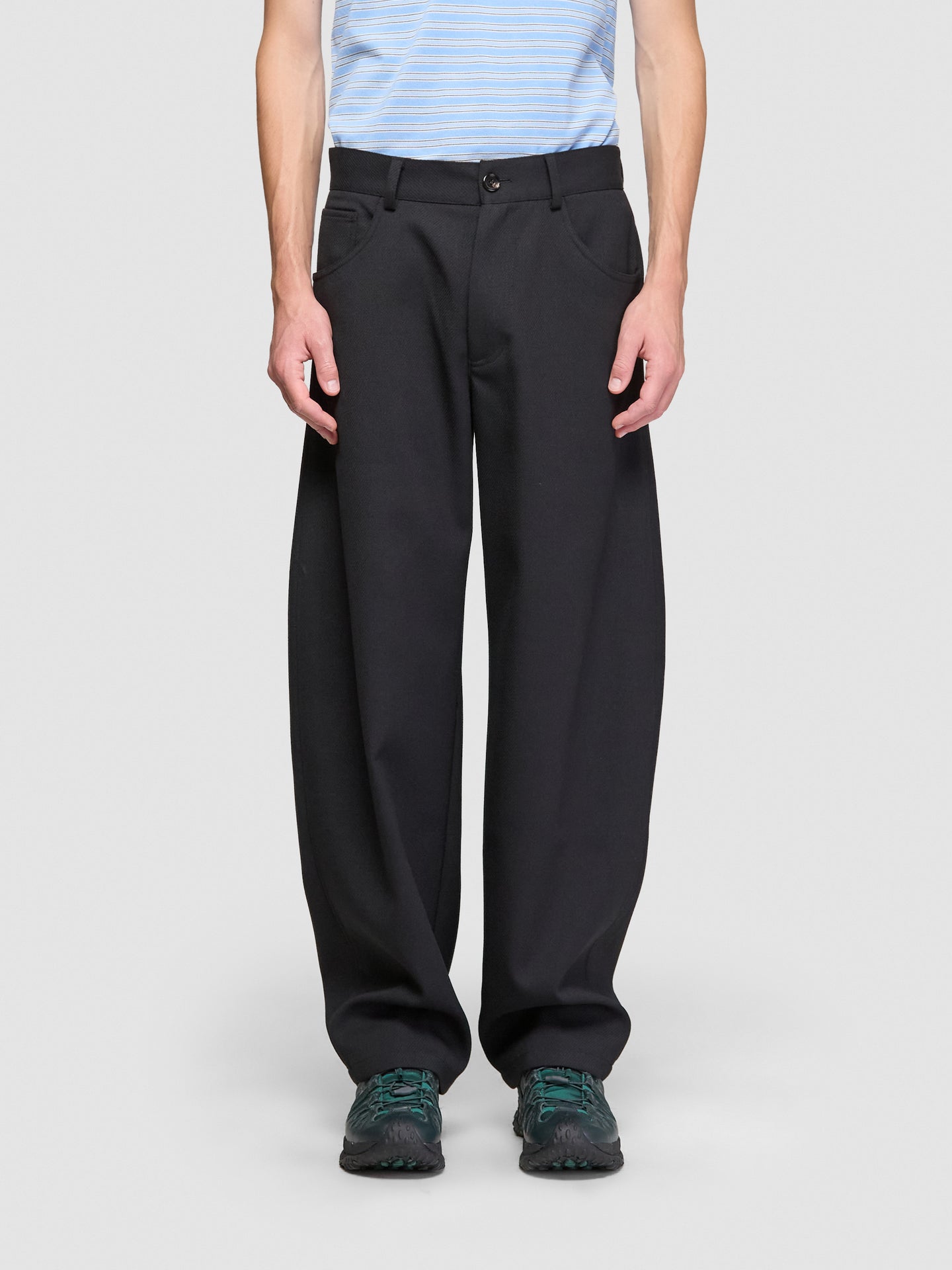 Oktai Trousers in Sturdy Black Twill