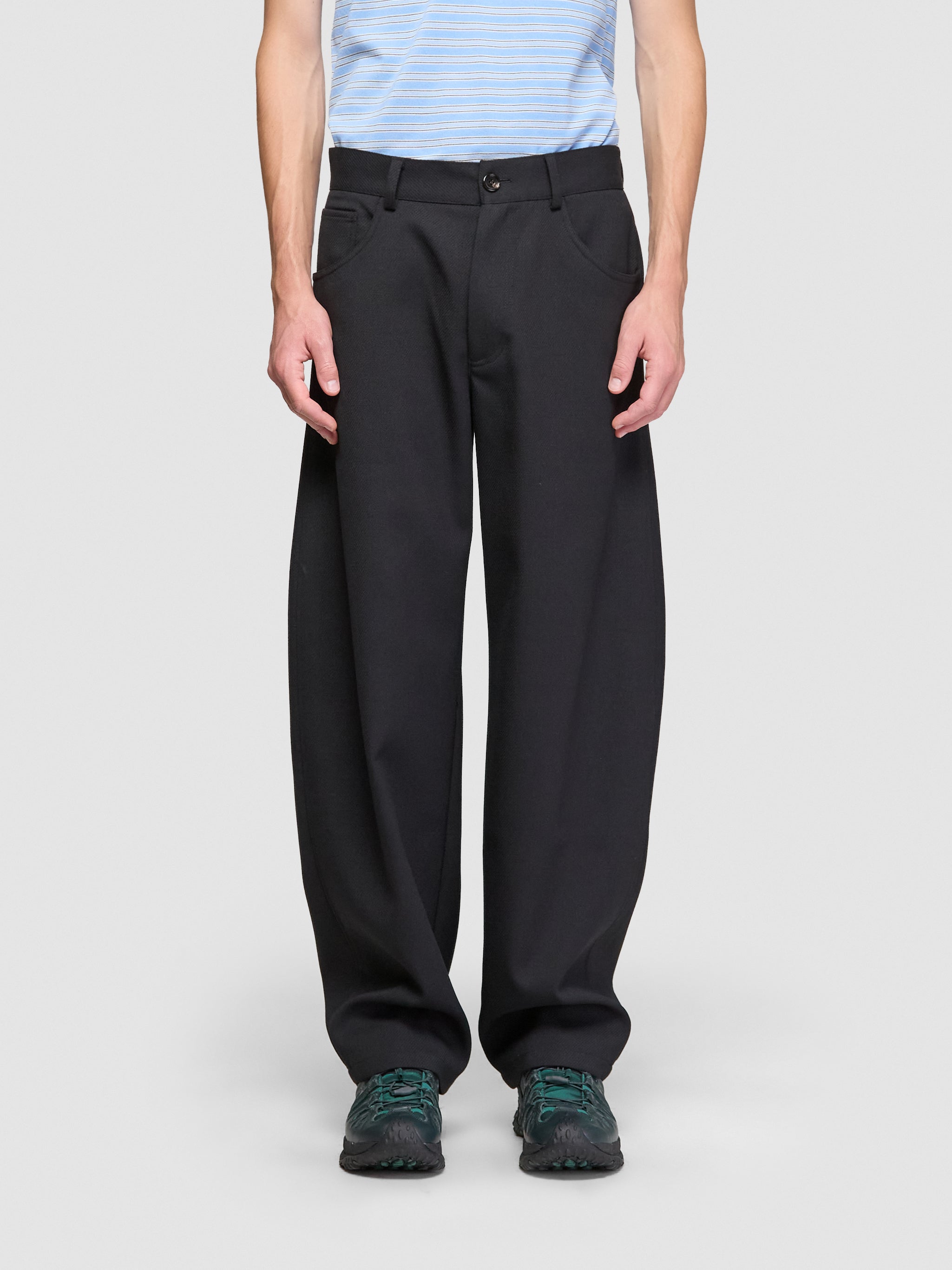 Oktai Trousers in Sturdy Black Twill