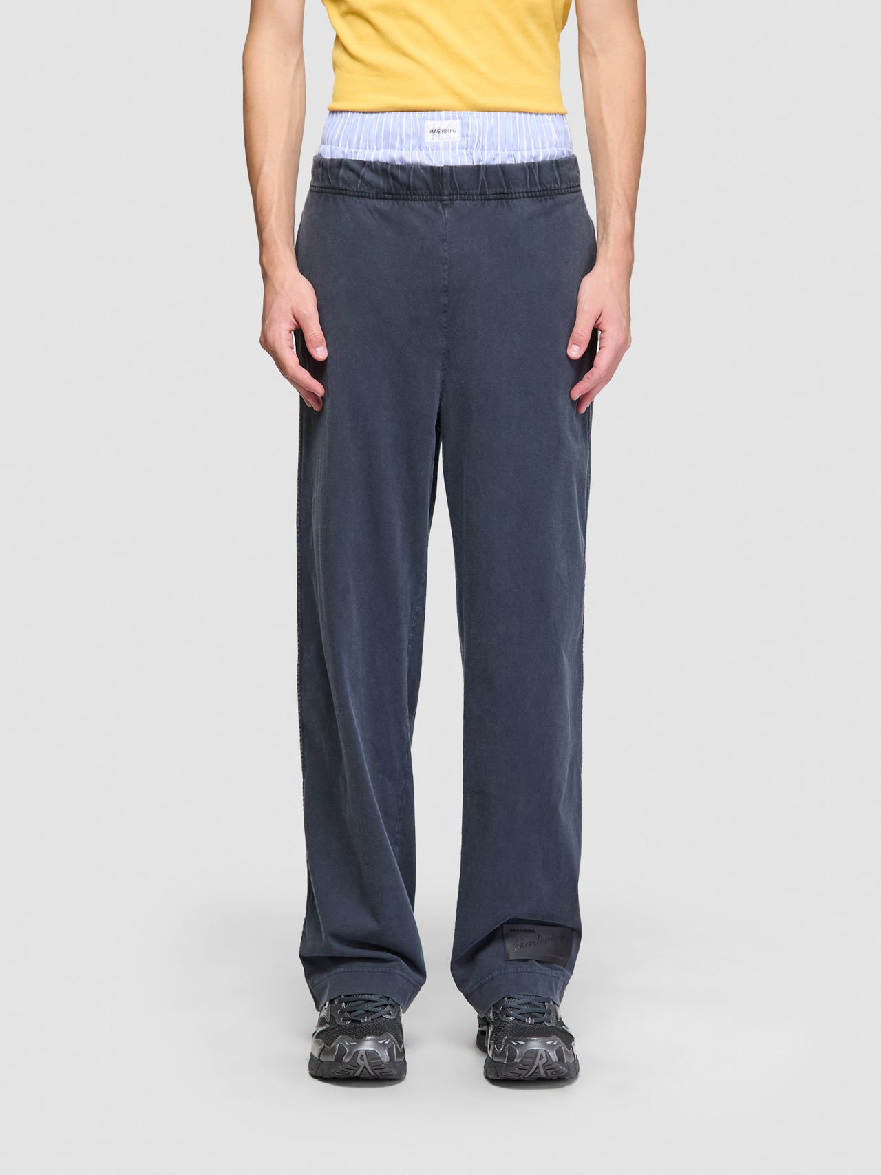 Flow Pants in Washed Black