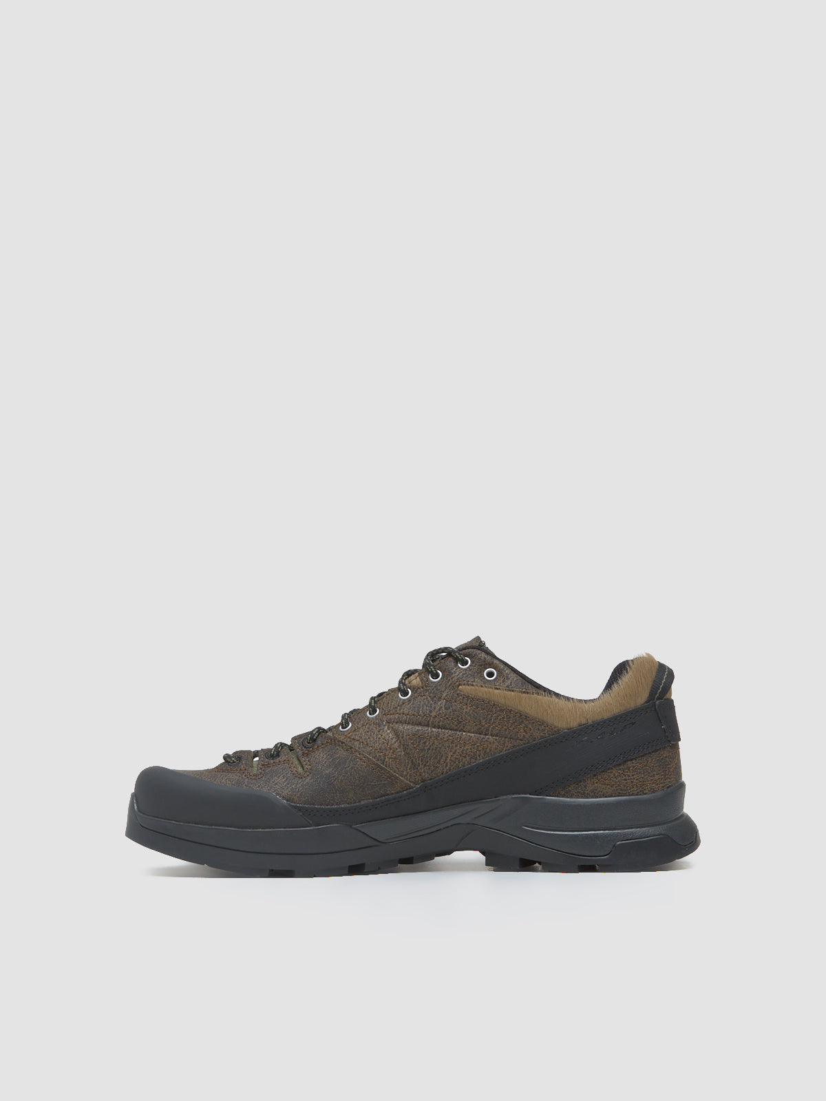 X-ALP LOW DISTRESSED LTR Sneaker in Dark Earth