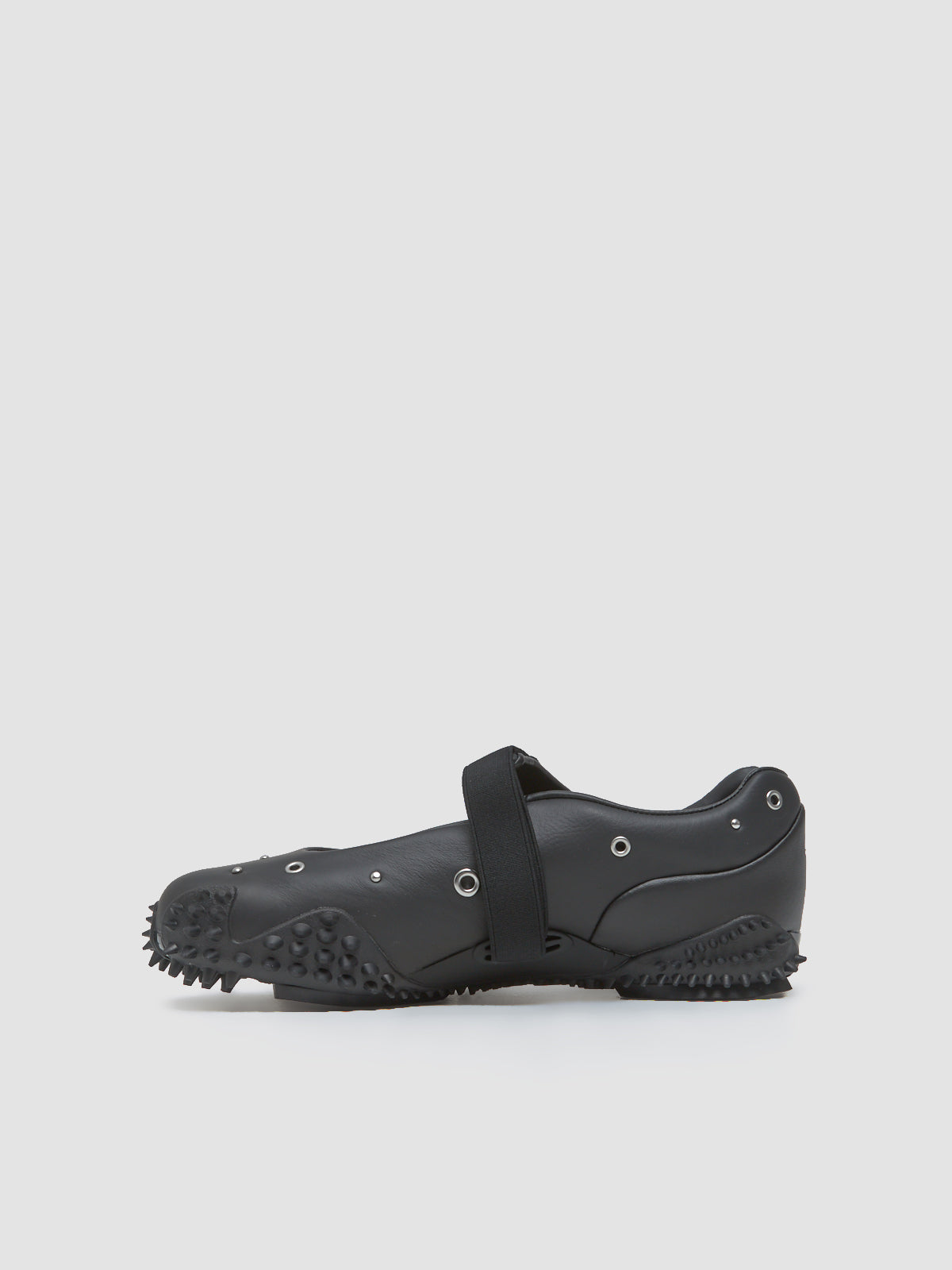 WMNS Mostro Fey Studs Sneaker in Black & Silver