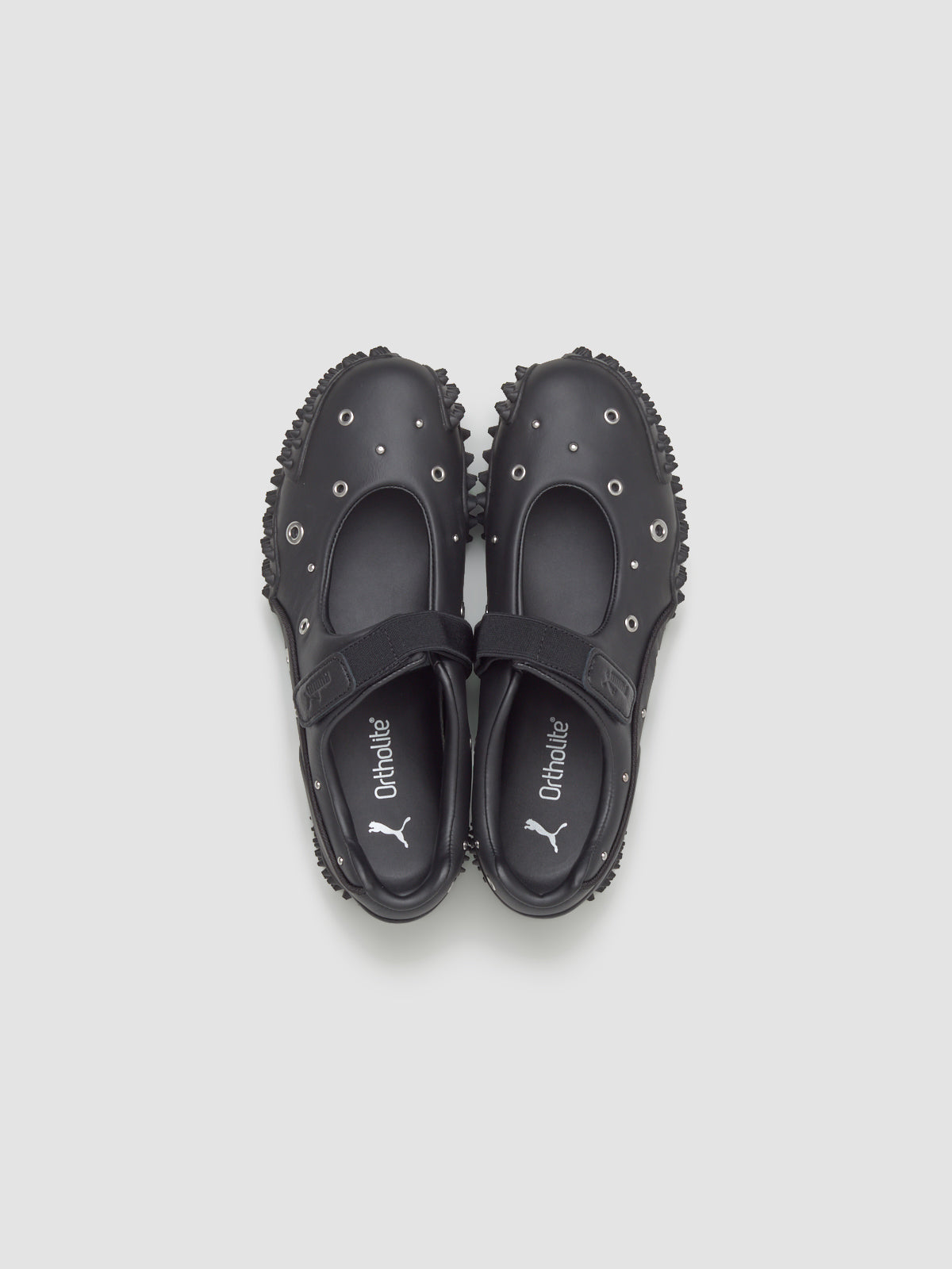 WMNS Mostro Fey Studs Sneaker in Black & Silver