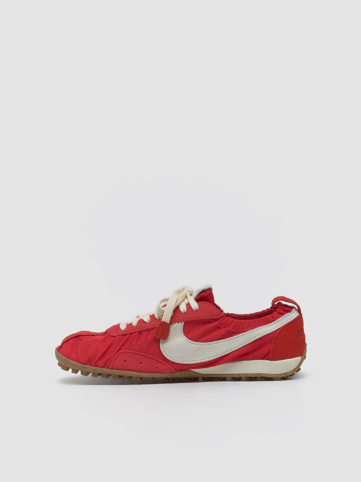 x Jacquemus WMNS Moon Shoe SP Sneaker in University Red & Cashmere