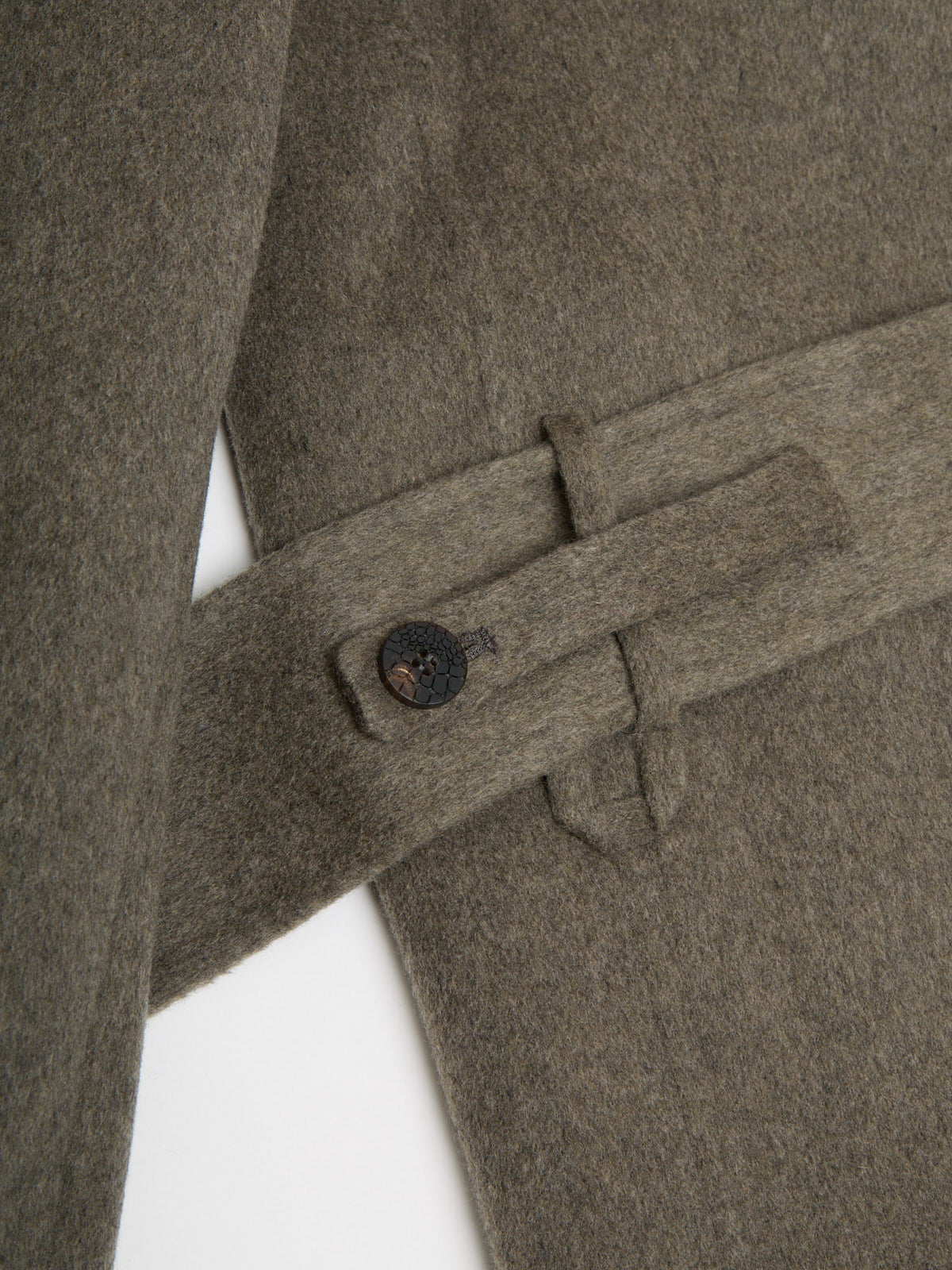 Le Manteau D'Homme Curvio in Dark Grey