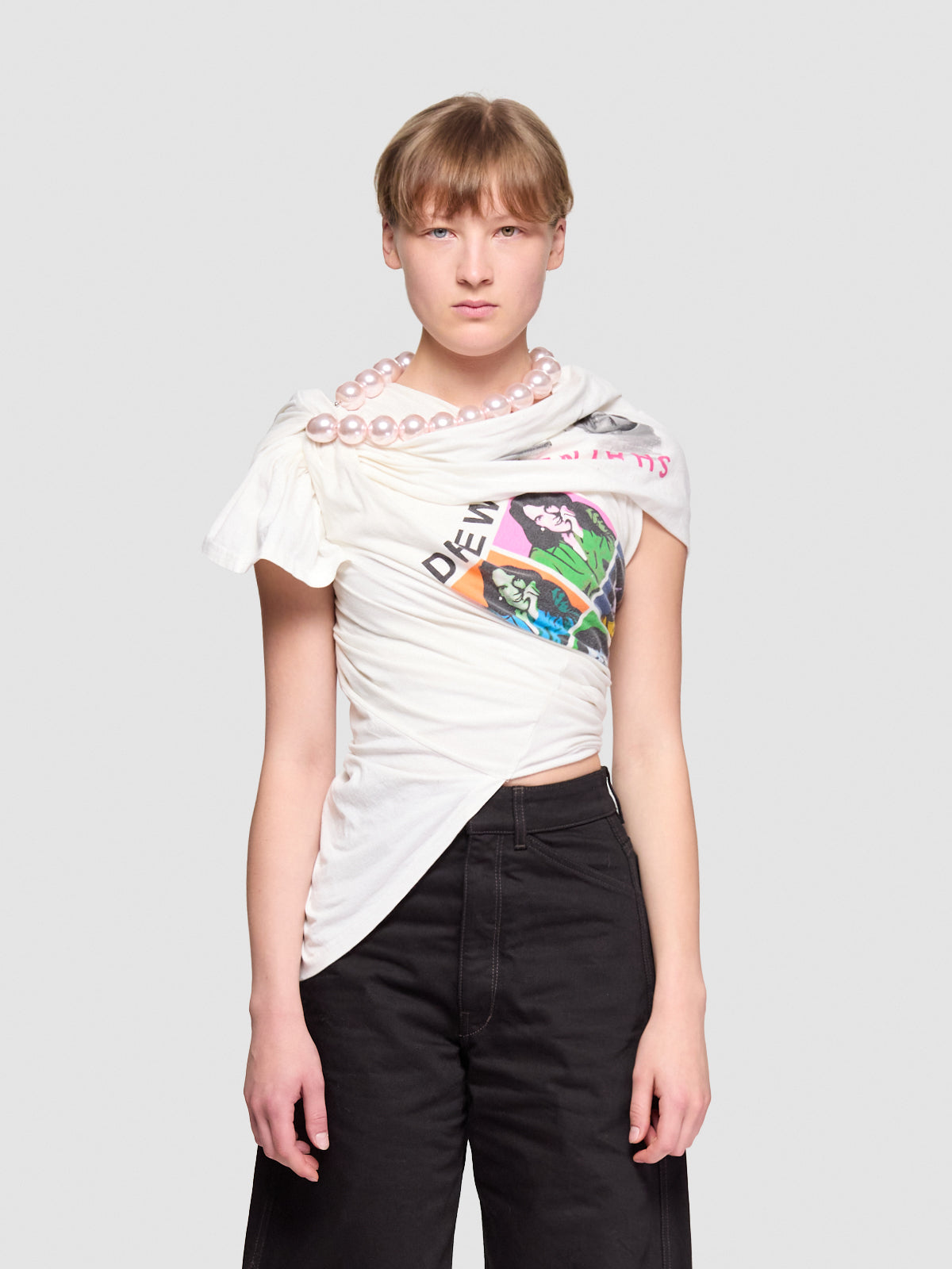Twisted Necklace T-Shirt in White & Grey