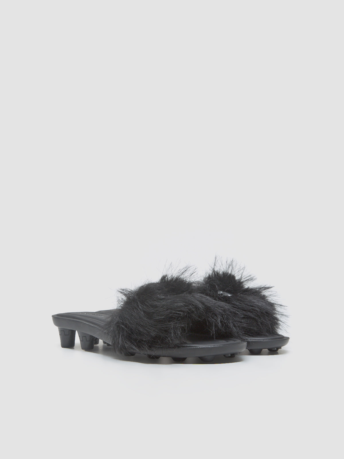 x FENTY WMNS Chic Fur Slide in Black & Silver