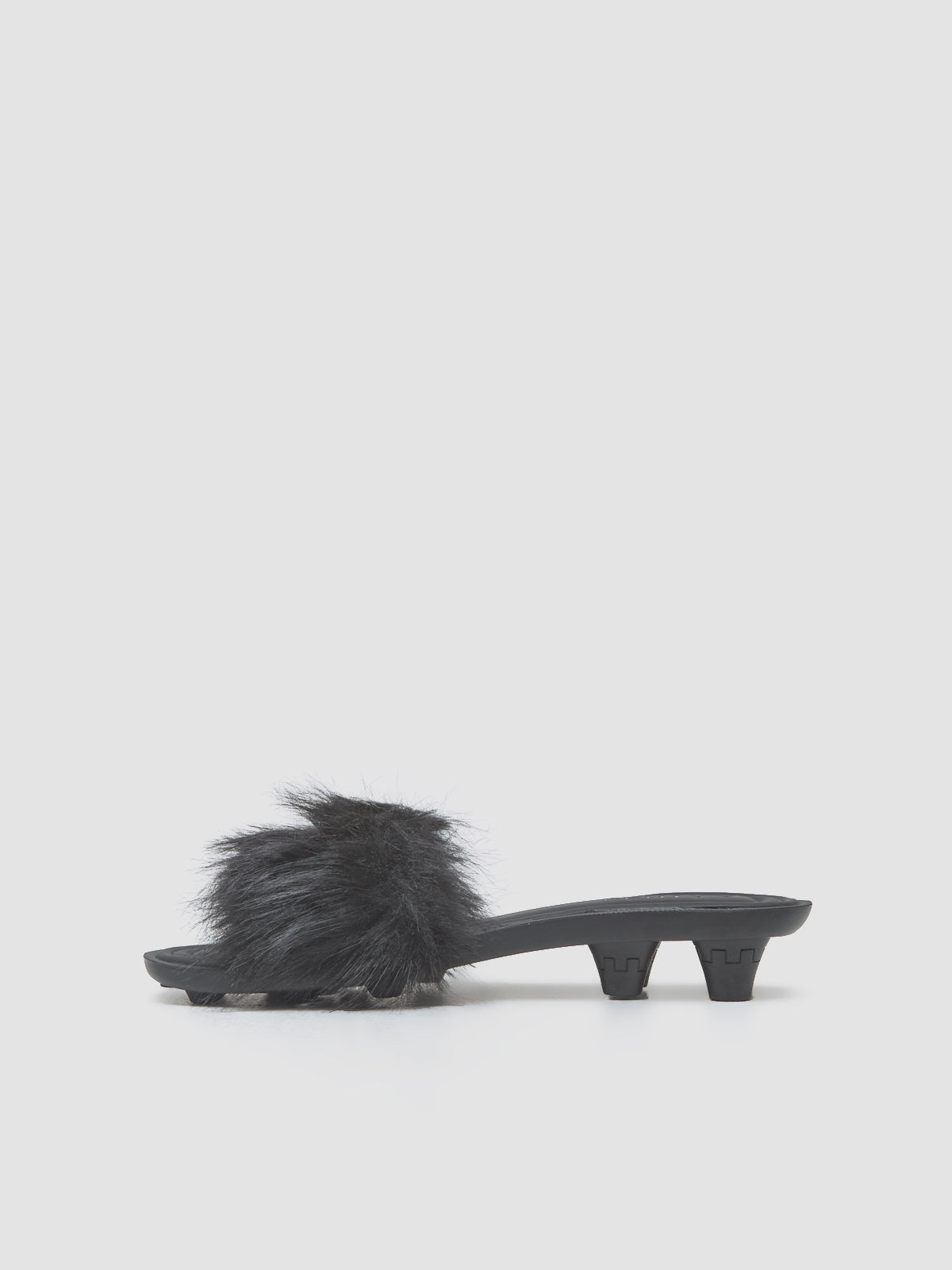 x FENTY WMNS Chic Fur Slide in Black & Silver