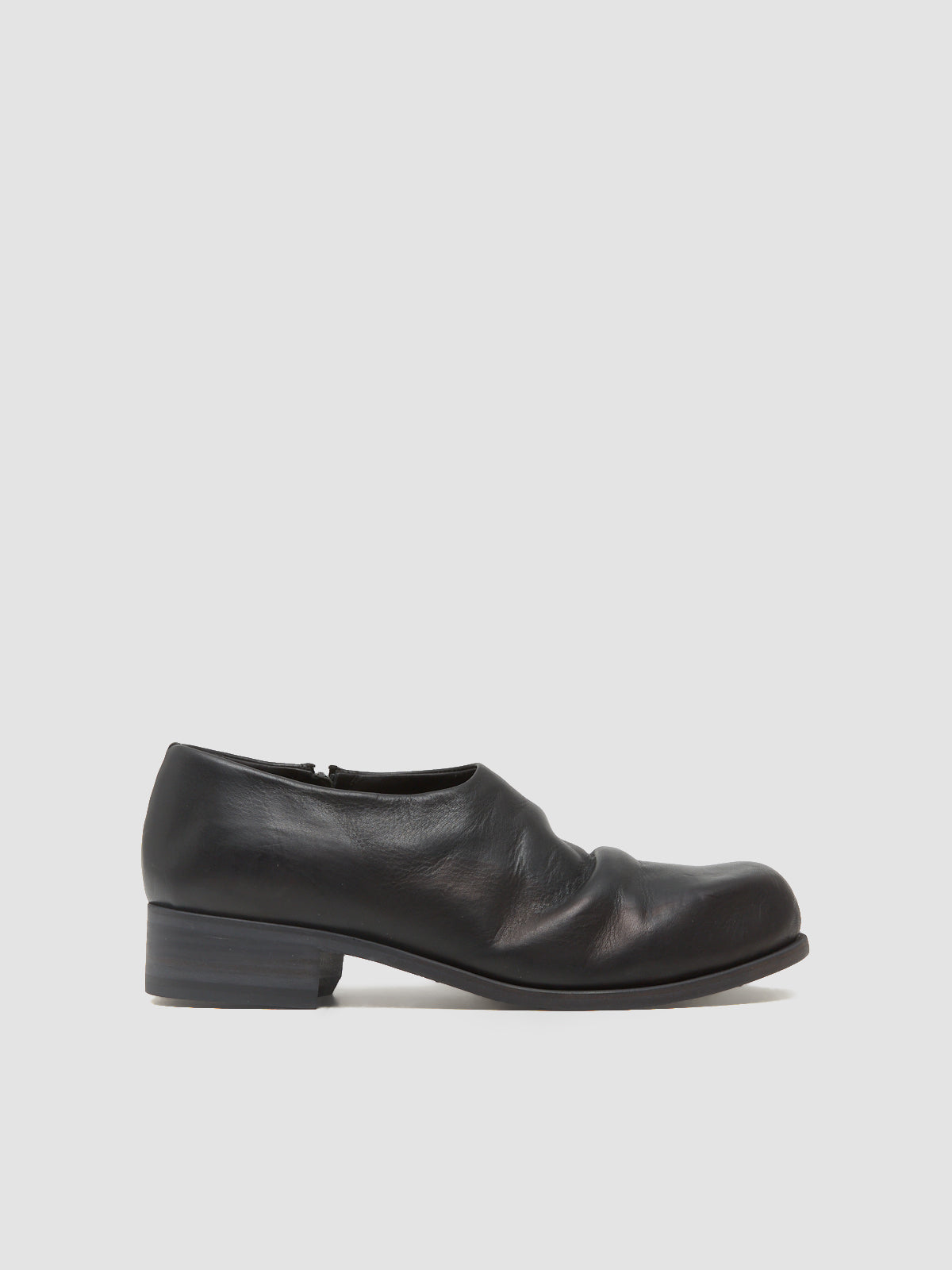 Bubble Toe Zip-On Shoes in Black