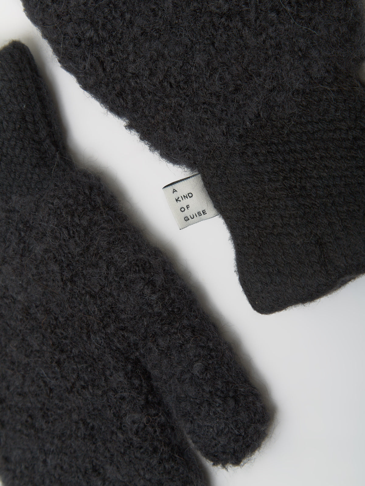Matad Mittens in Black Boucle