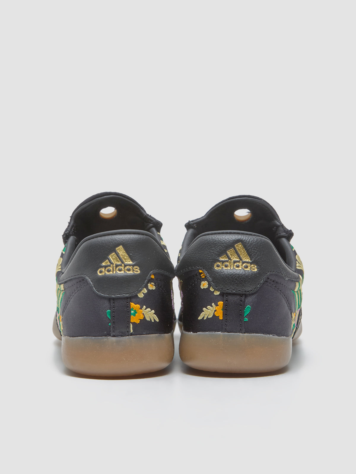 WMNS Taekwondo Mei Sneaker in Core Black & Gold Metallic