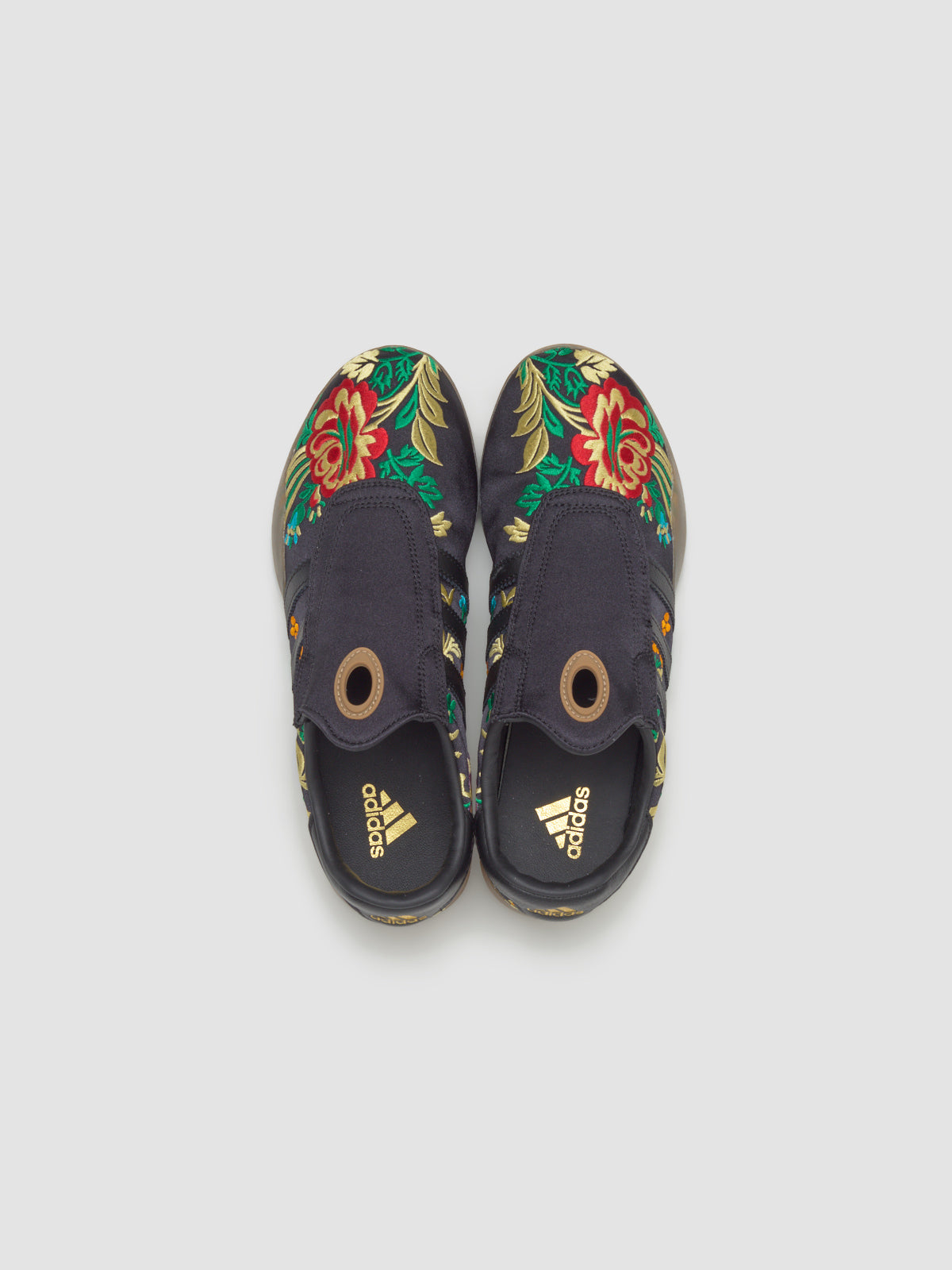 WMNS Taekwondo Mei Sneaker in Core Black & Gold Metallic