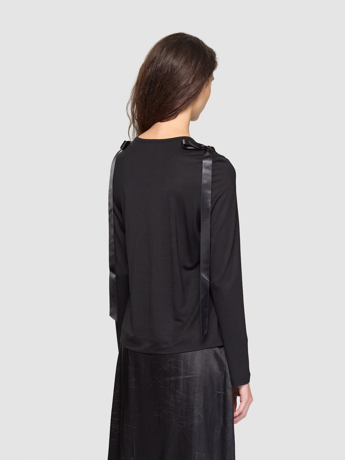Bow Ribbon Tail Long Sleeve T-Shirt in Black