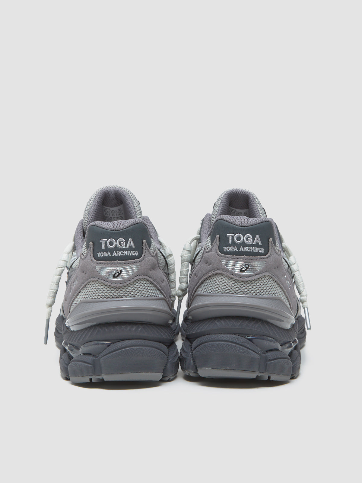 x TOGA ARCHIVES GEL-CUMULUS 16 TG Sneaker in Grey & Black Pure Silver
