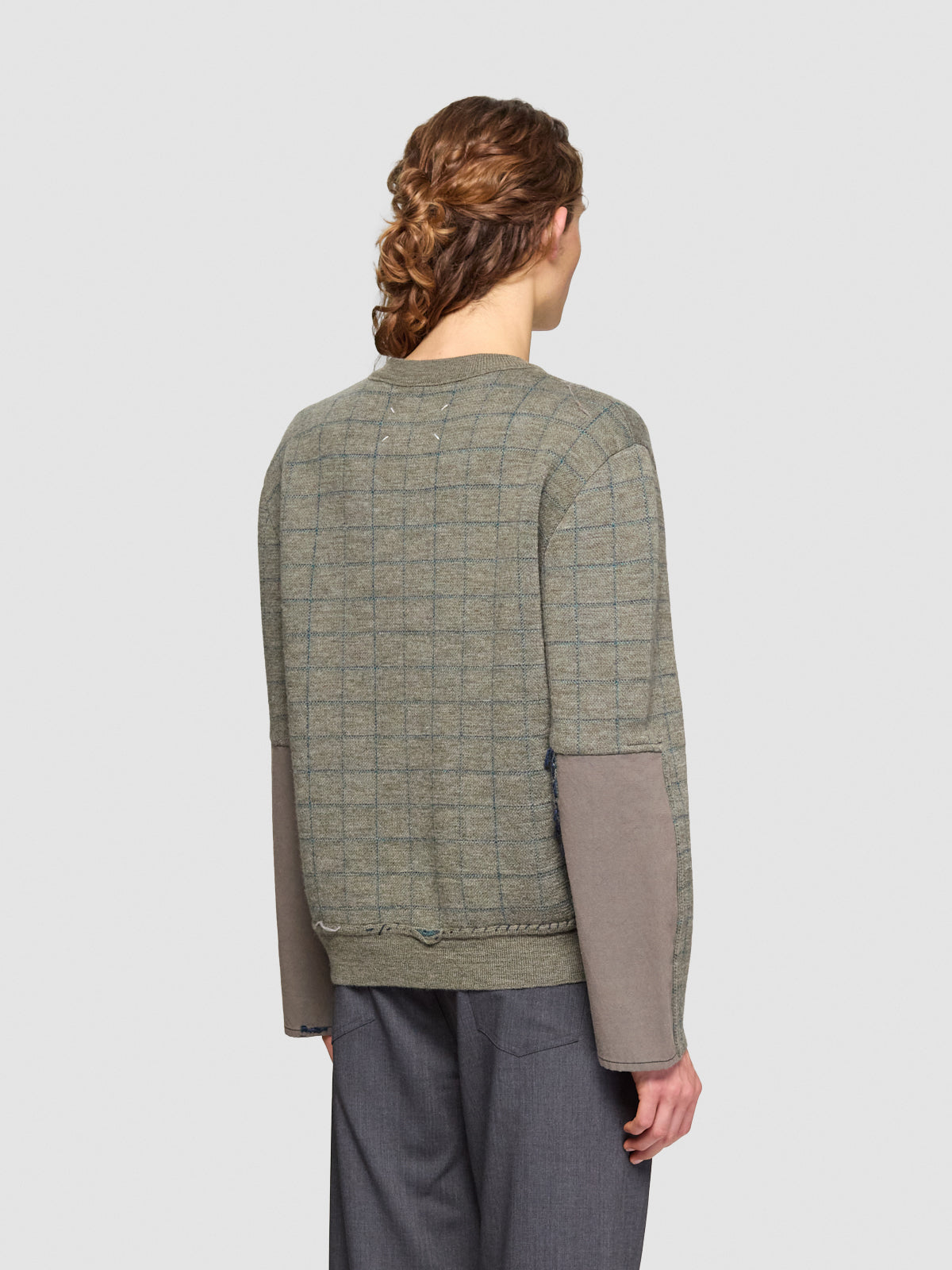 V-Neck Sweater in Military Green