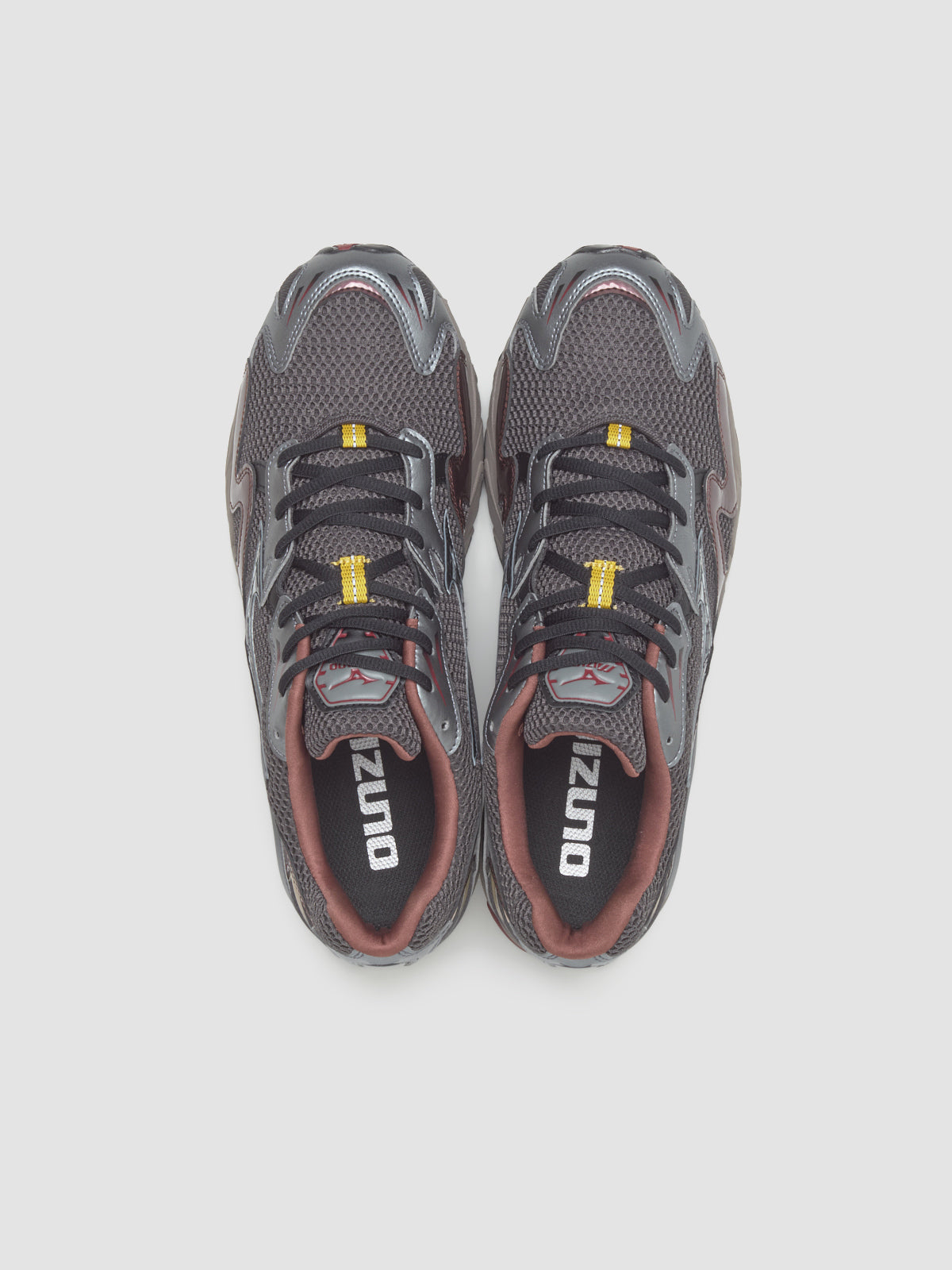 Wave Rider 10 Sneaker in Black Sand & Chicory Coffee