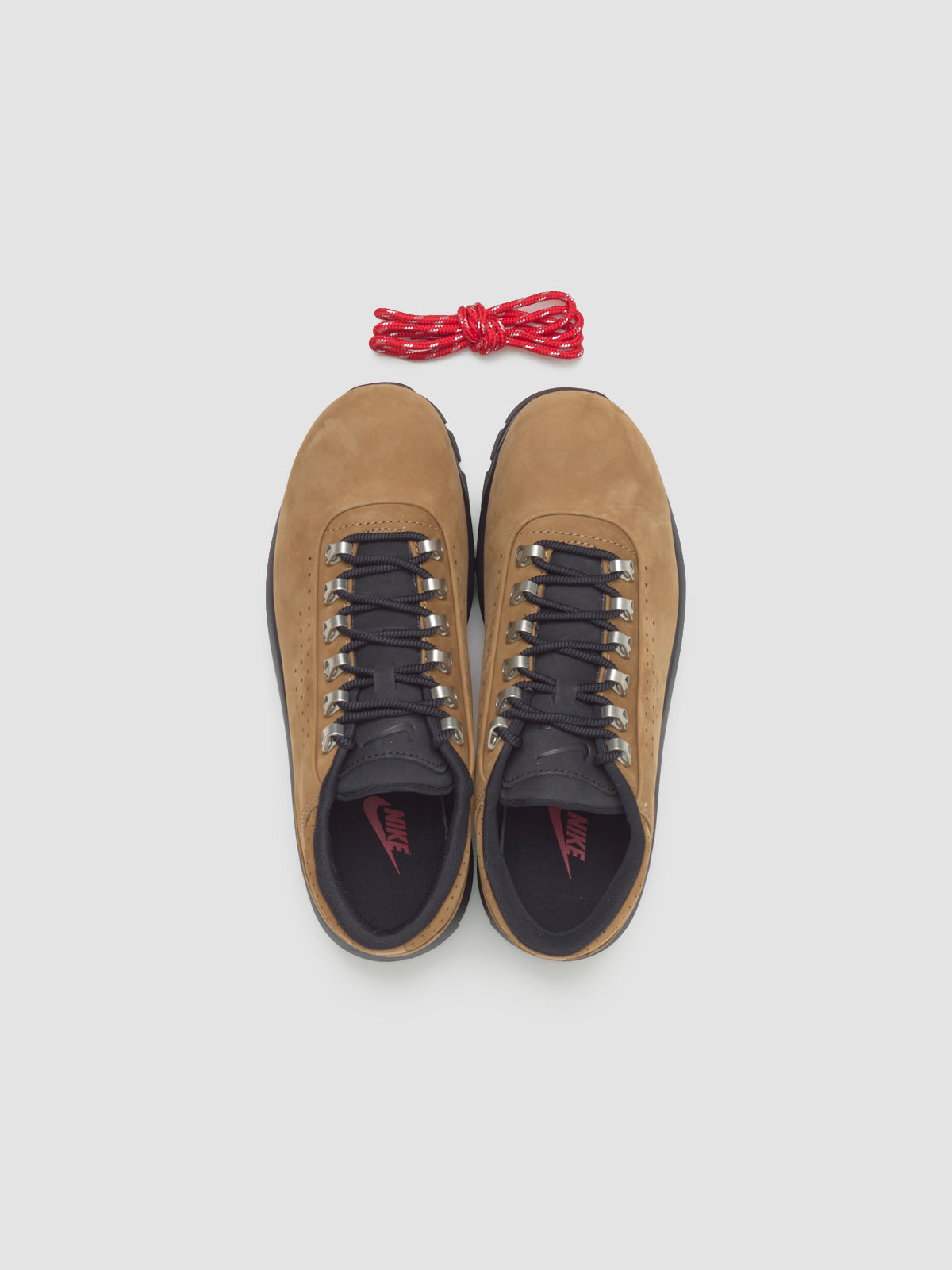 Air Max Goadome Low SP Sneaker in Taupe & University Red