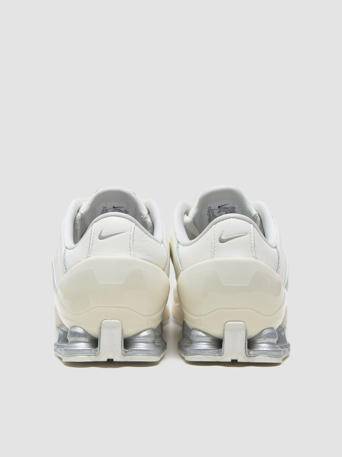 WMNS Total 90 Shox Magia Sneaker in Sail & Metallic Silver