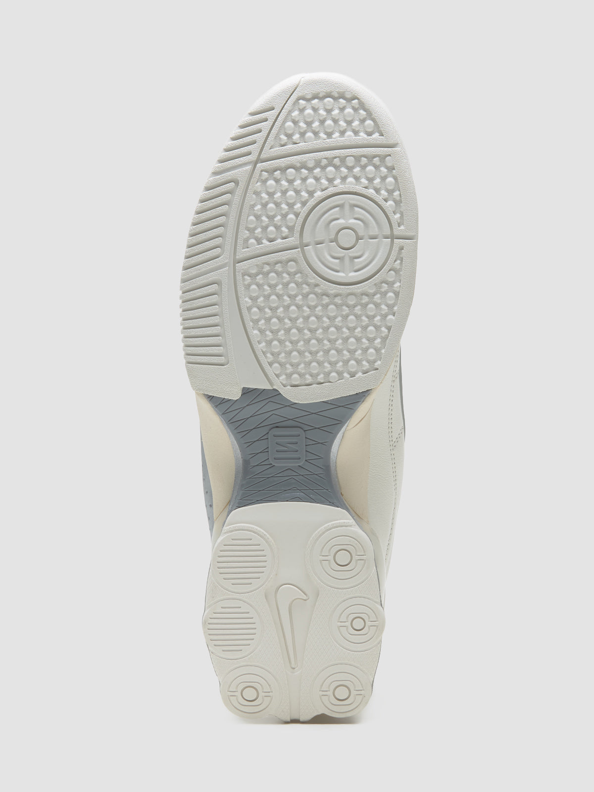 WMNS Total 90 Shox Magia Sneaker in Sail & Metallic Silver