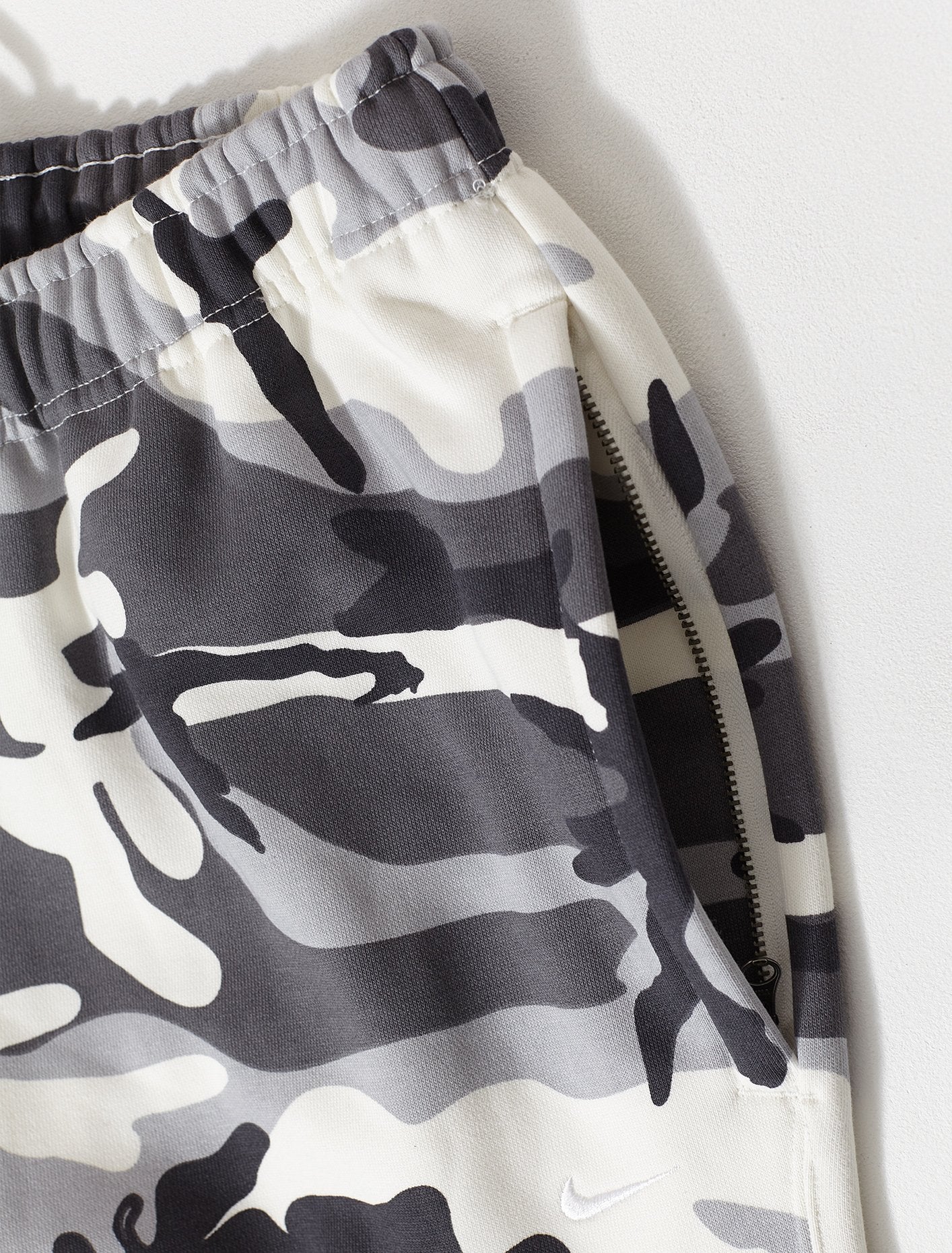 NRG Solo Swoosh Fleece Sweatpants in Grey Camo