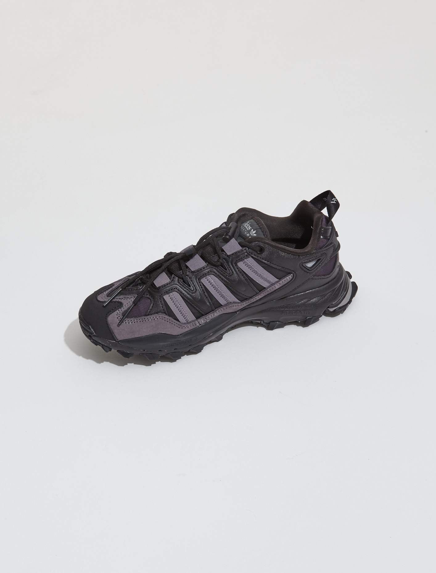 Hyperturf Adventure Sneaker in Core Black