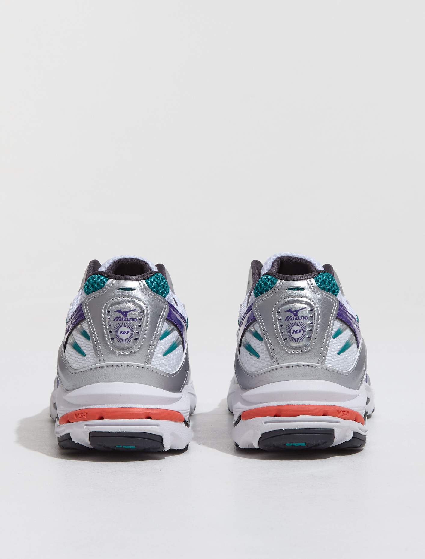 Wave Rider 10 Sneaker in White & Teal Blue