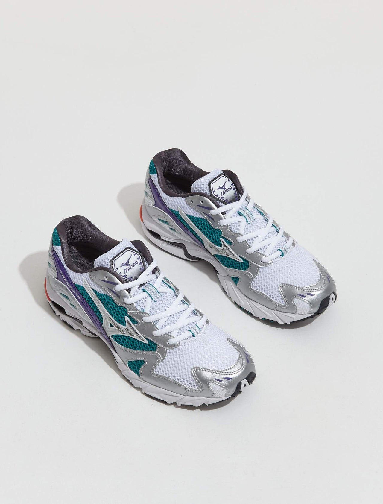 Wave Rider 10 Sneaker in White & Teal Blue