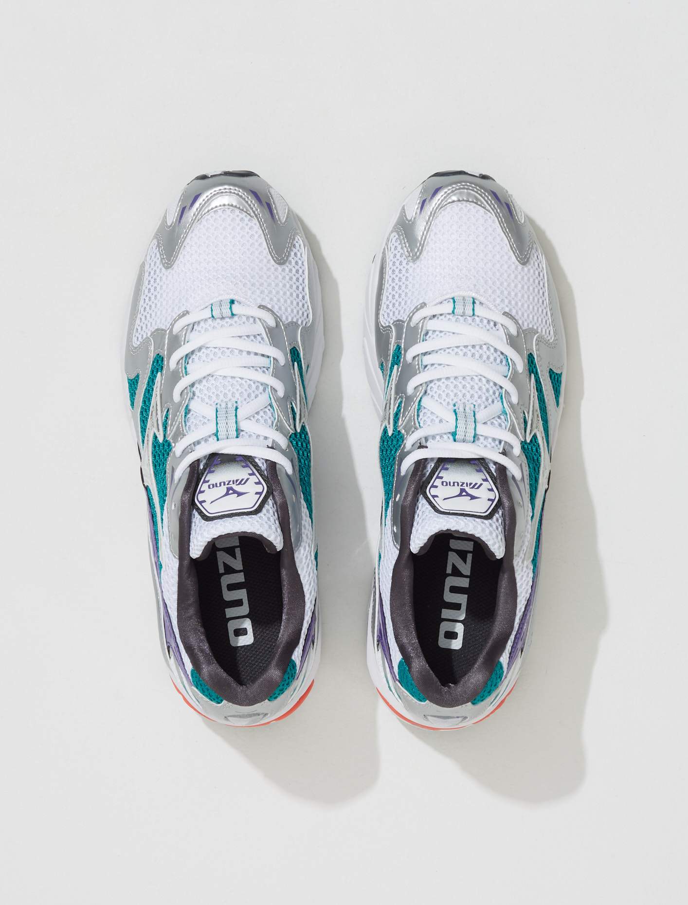 Wave Rider 10 Sneaker in White & Teal Blue