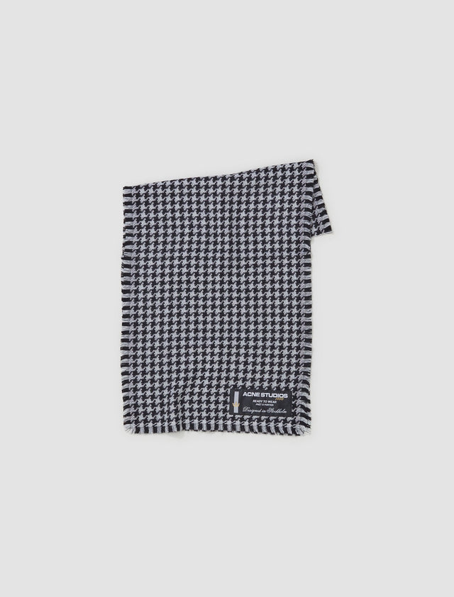 Houndstooth Wool Scarf in White & Black