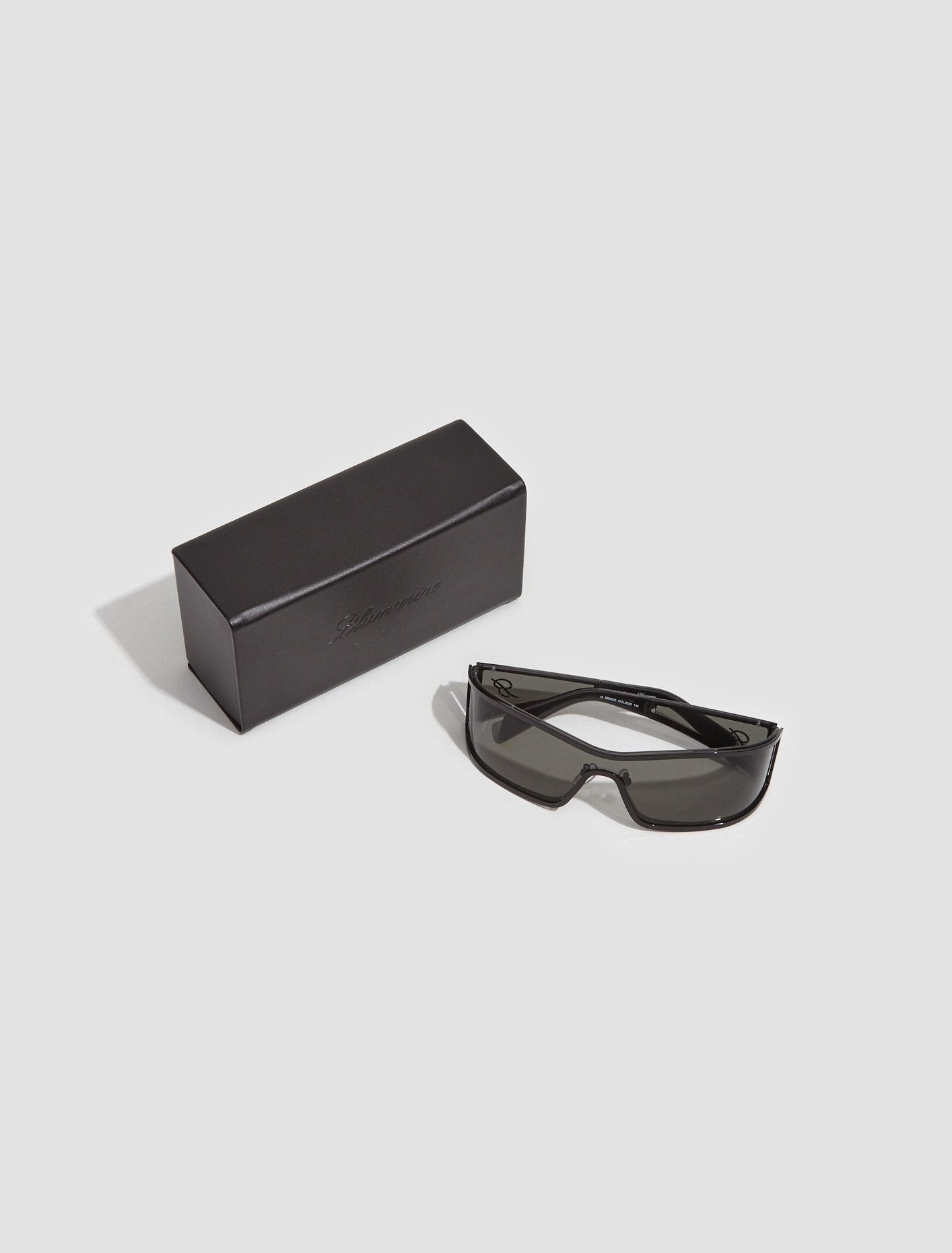 Full Lens Wrap Sunglasses in Black