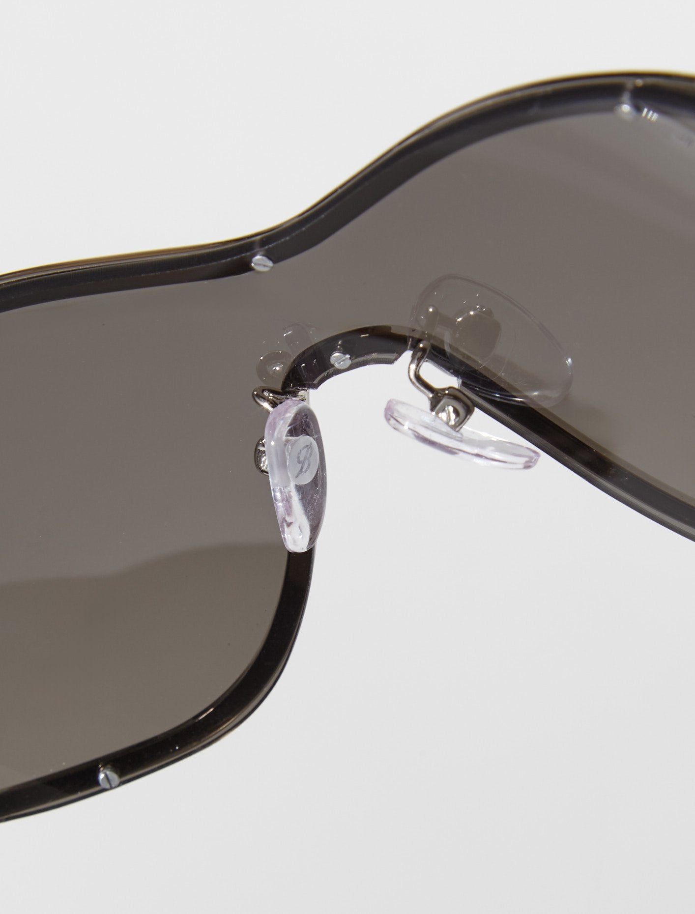 Full Lens Wrap Sunglasses in Carbon Silver