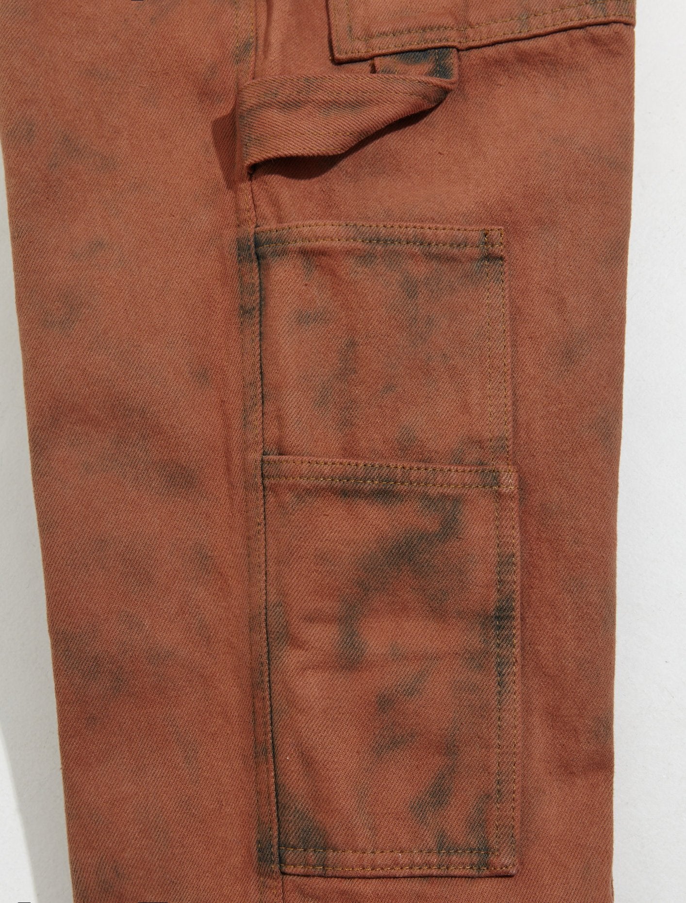 Tight-Fitted Carpenter Pants in Choco