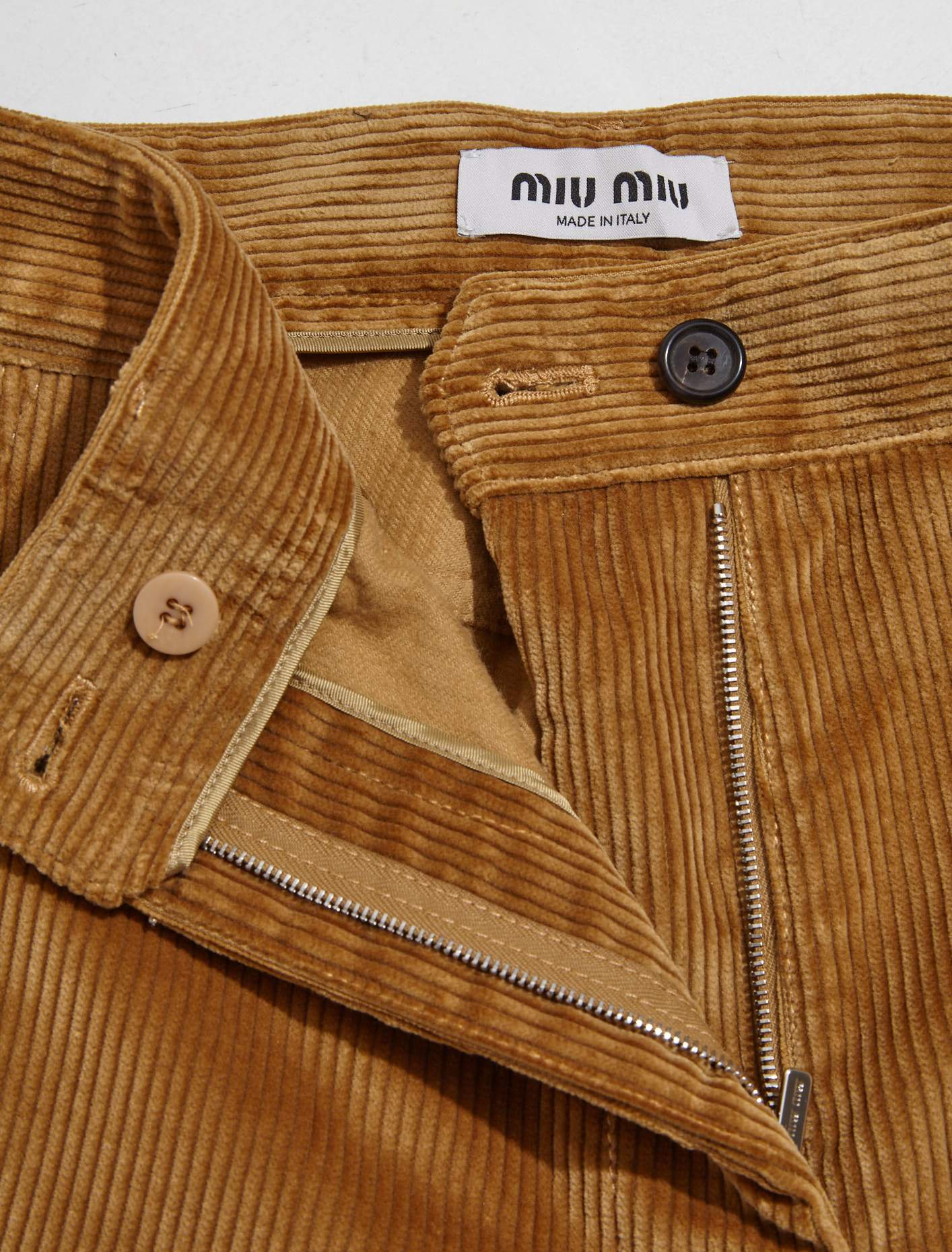 Corduroy Shorts in Barley