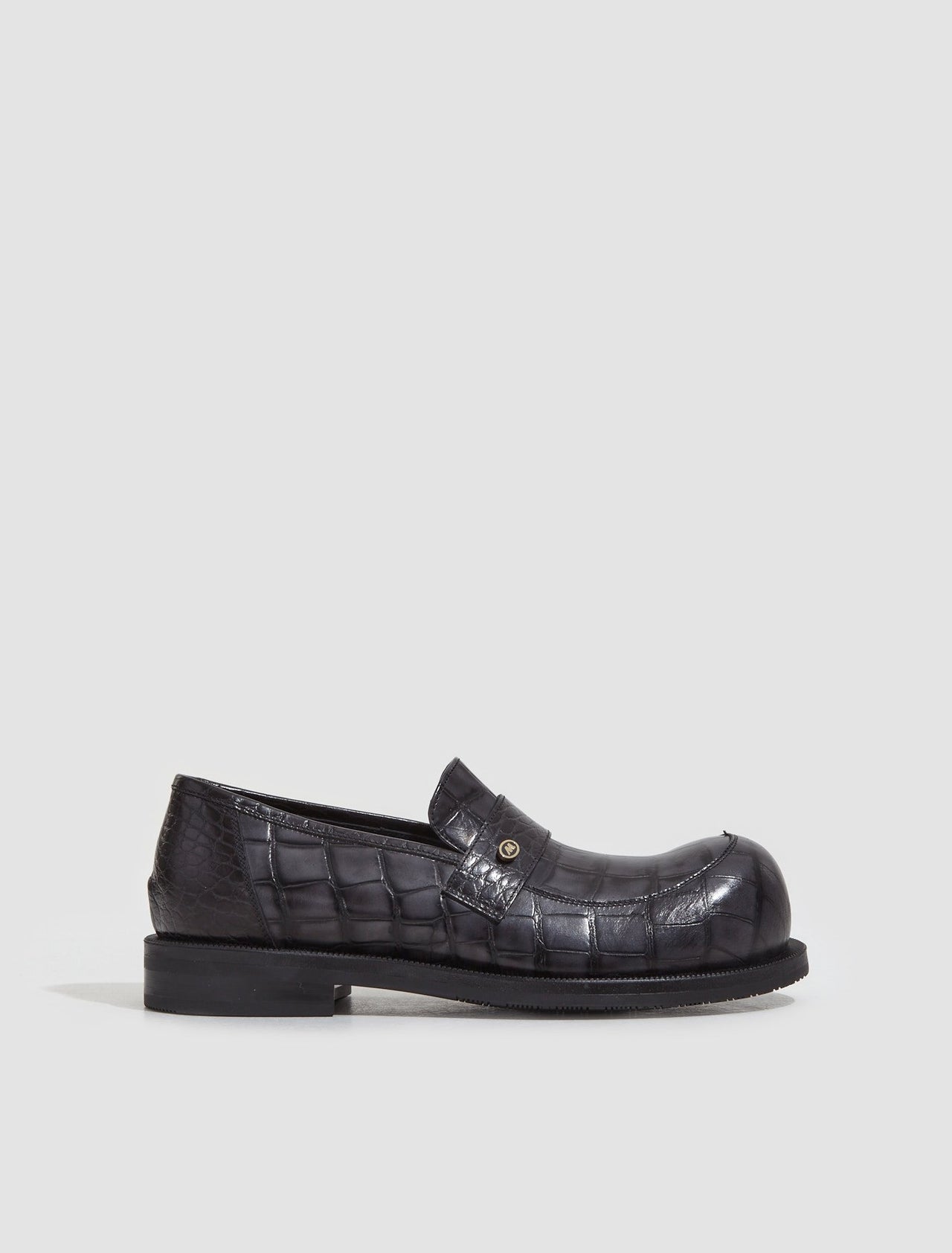 Bulb Toe Loafer Extreme in Black Croc