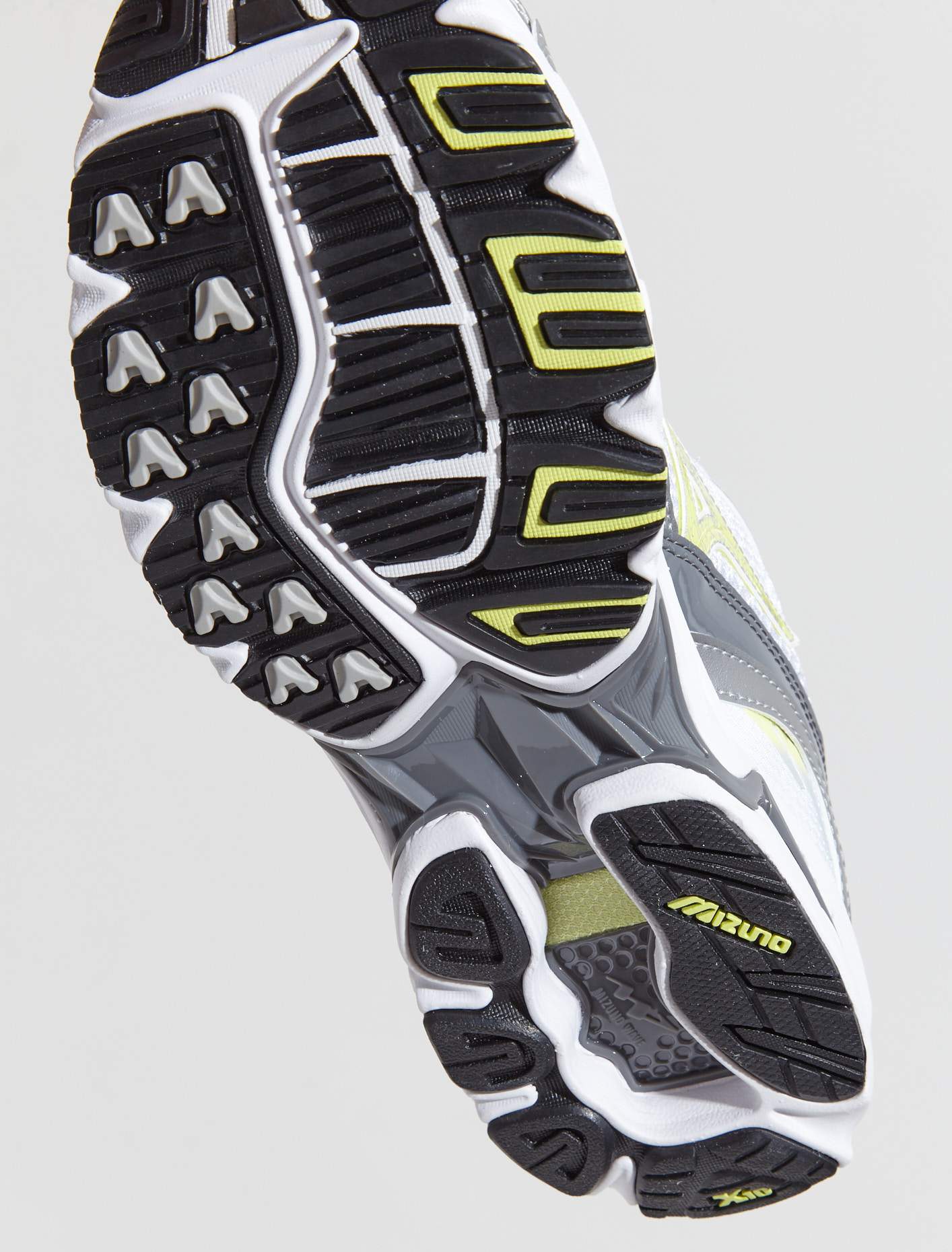 Wave Rider 10 Sneaker in White & Sunny Lime