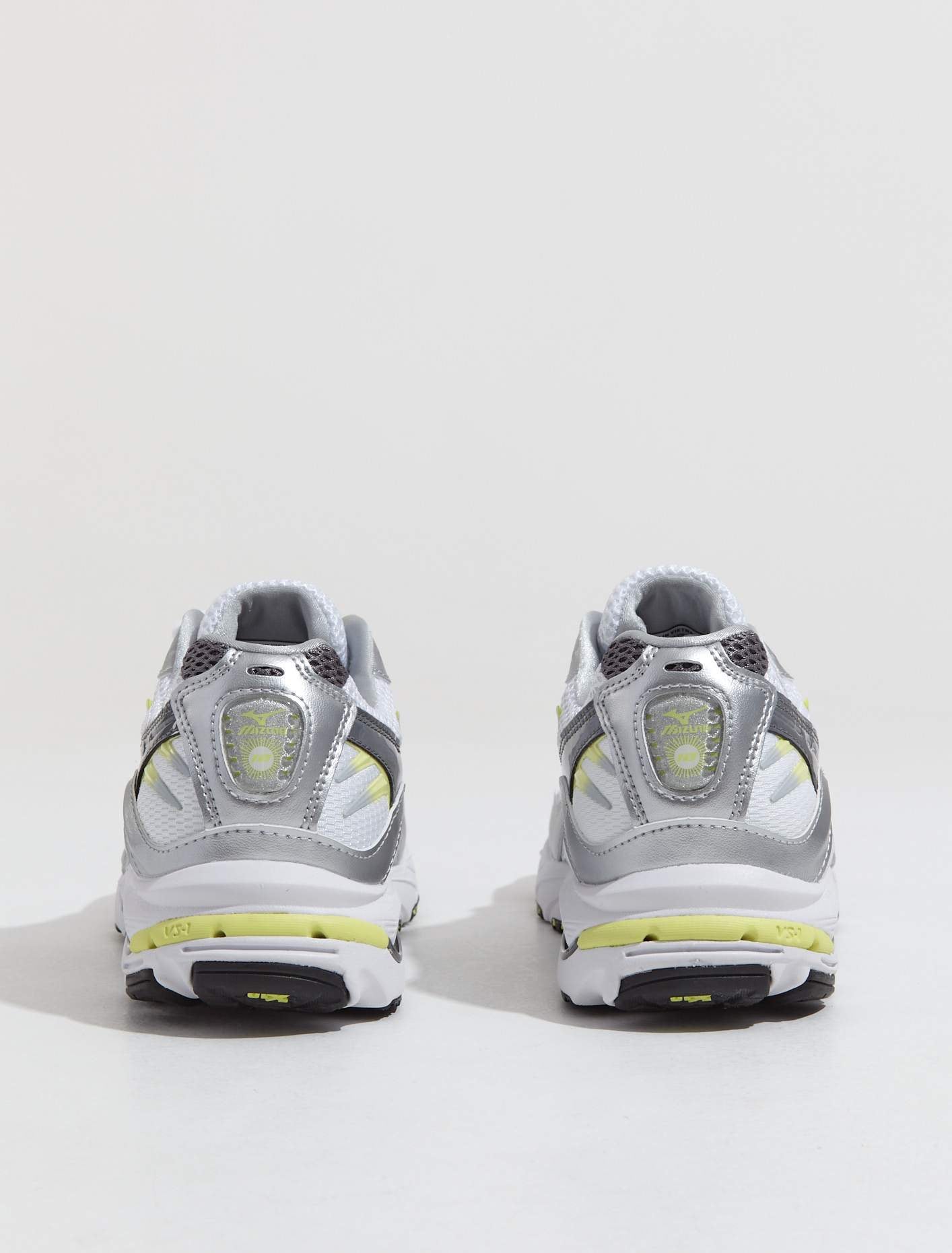 Wave Rider 10 Sneaker in White & Sunny Lime