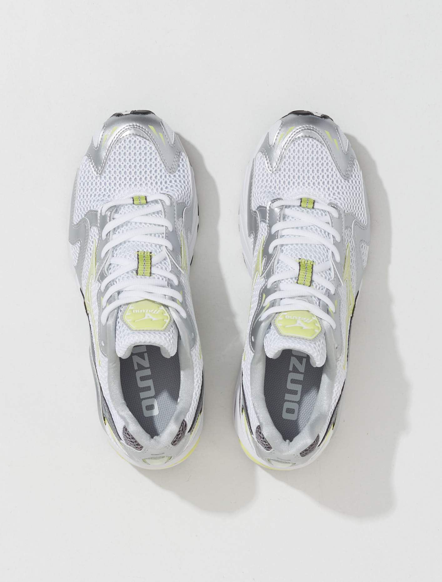 Wave Rider 10 Sneaker in White & Sunny Lime
