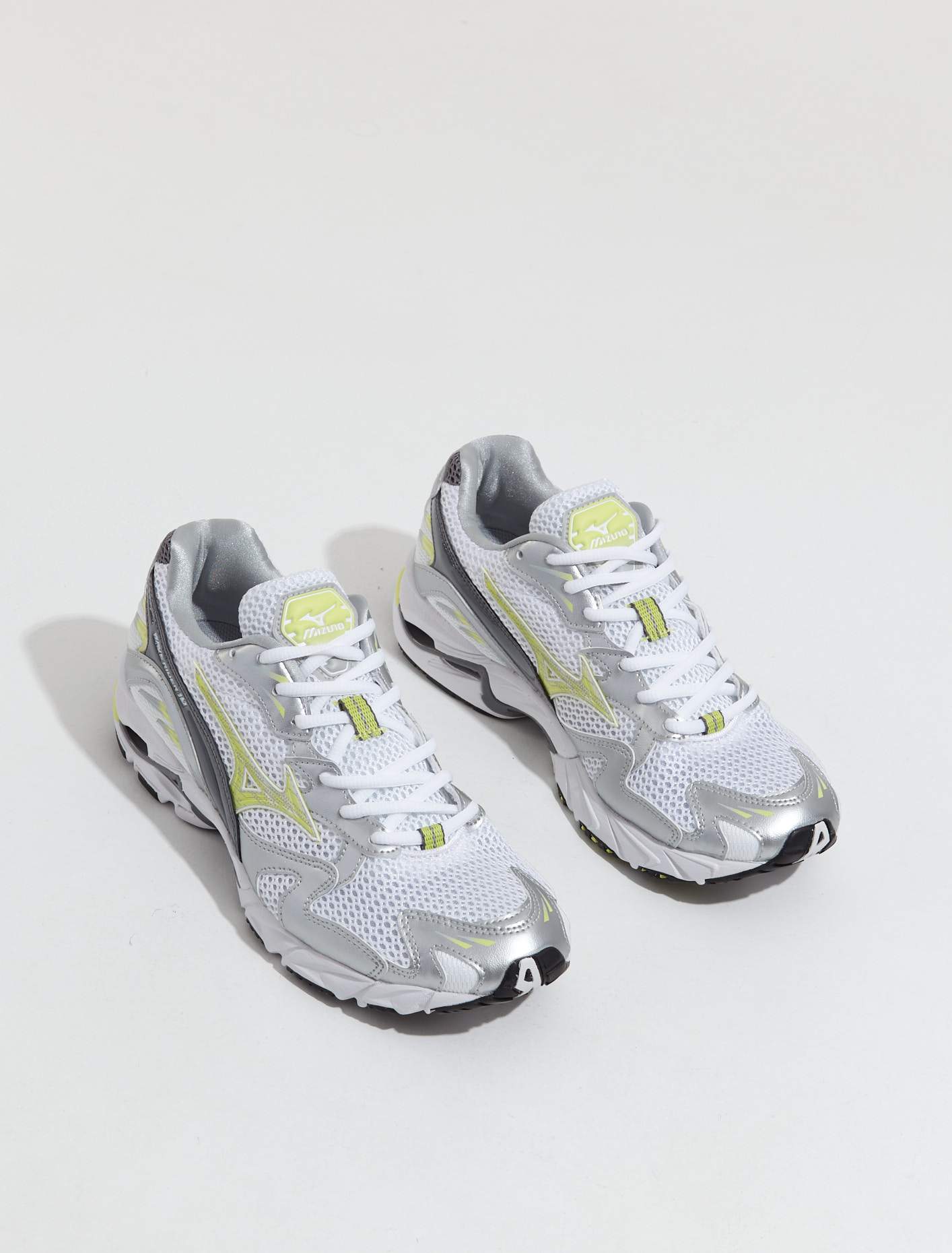 Wave Rider 10 Sneaker in White & Sunny Lime