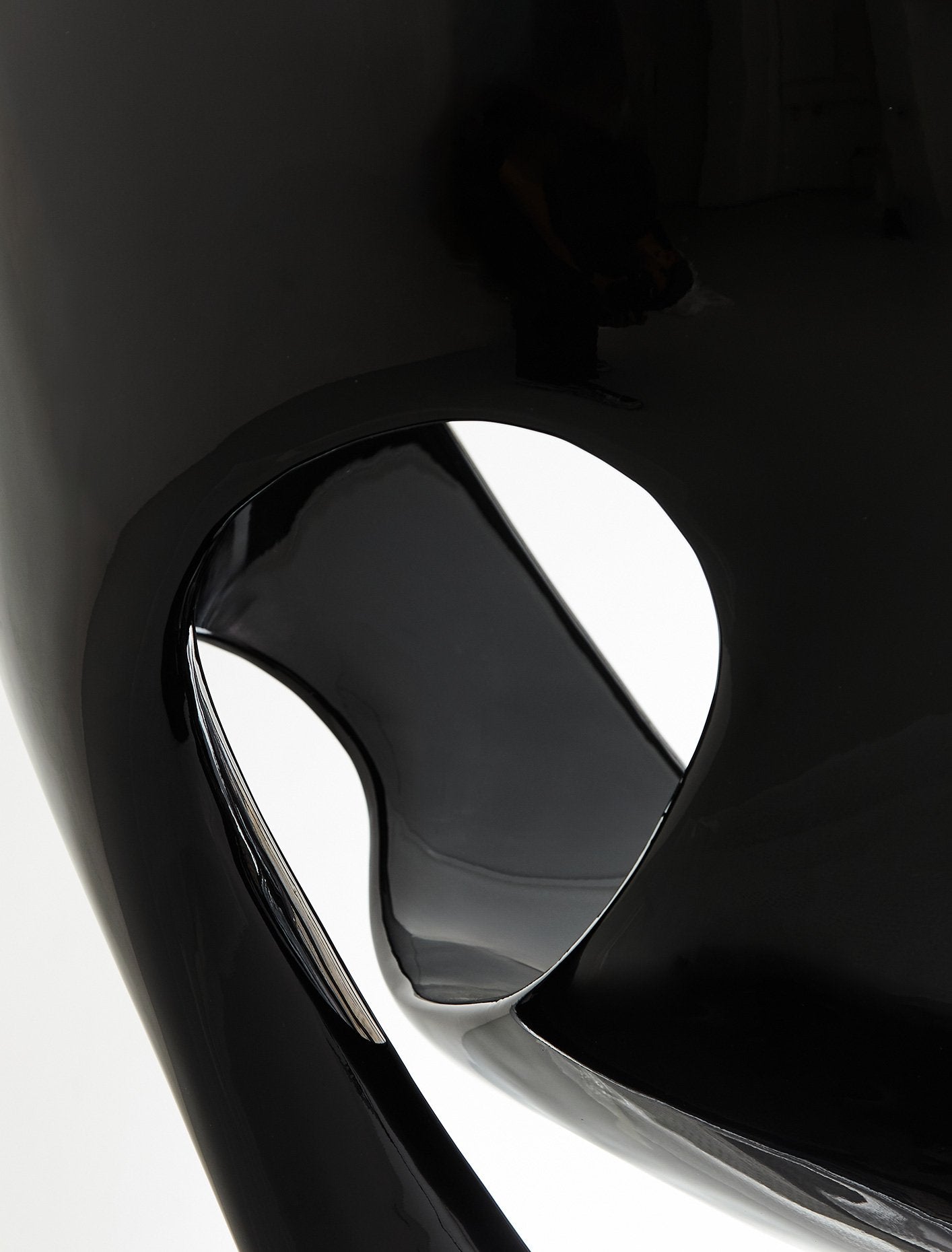 x Sucuk und Bratwurst Zenomorph Chair in Glossy Black