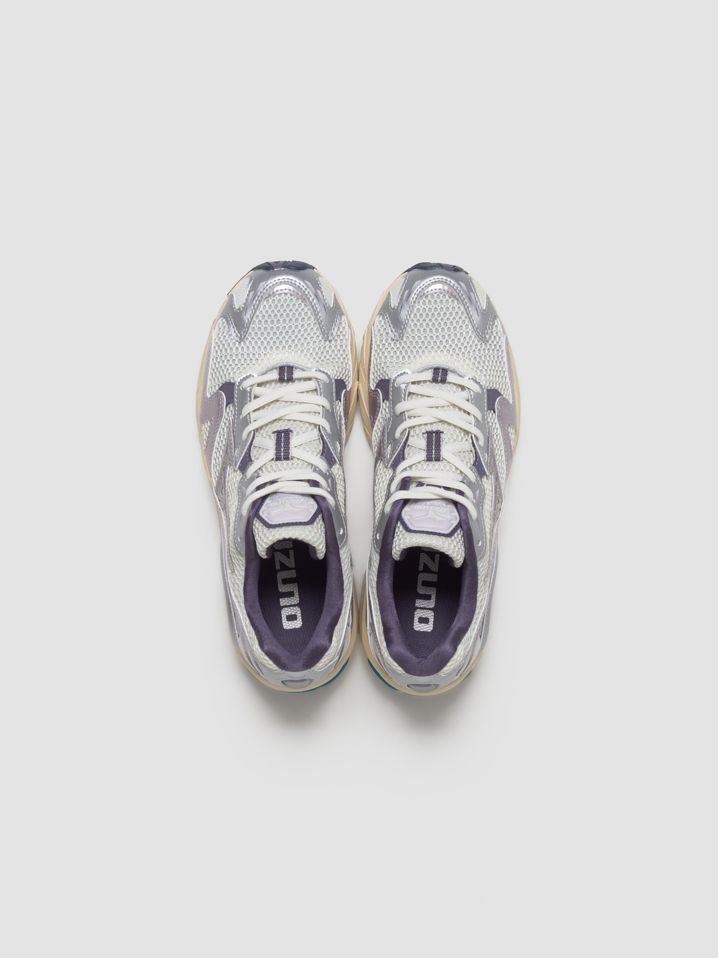 Wave Rider 10 Sneaker in Snow White & Lilac Marble