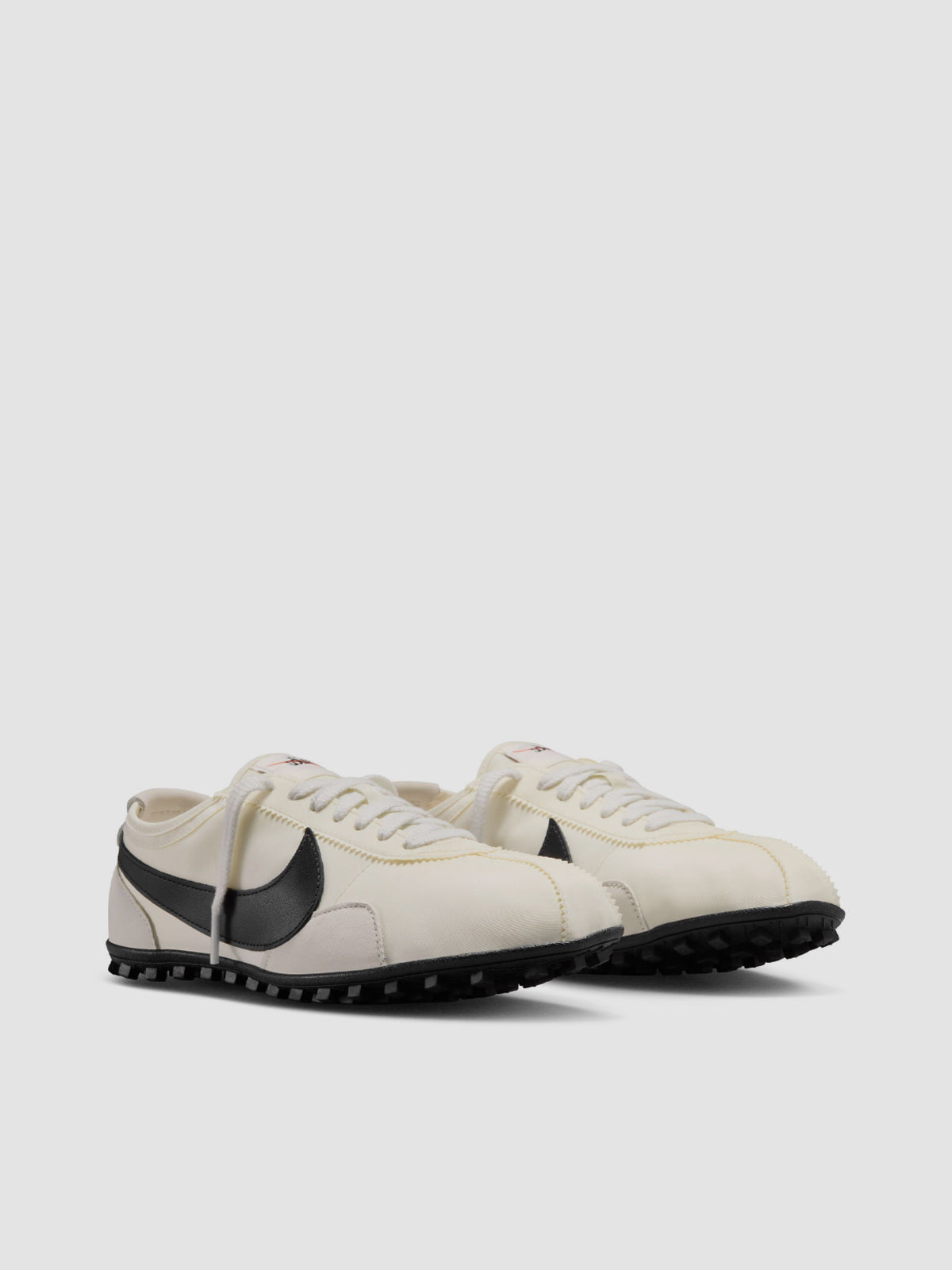 Nike - WMNS Moon Shoe OG Sneaker in Soft Pearl & Black - II0407