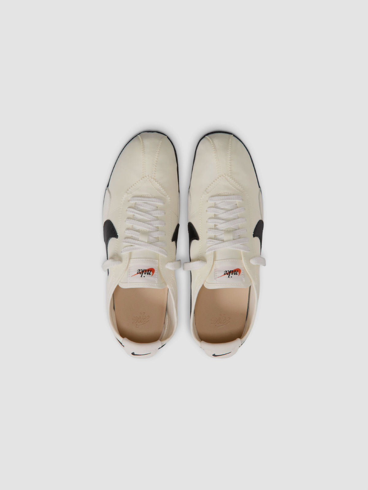 Nike - WMNS Moon Shoe OG Sneaker in Soft Pearl & Black - II0407