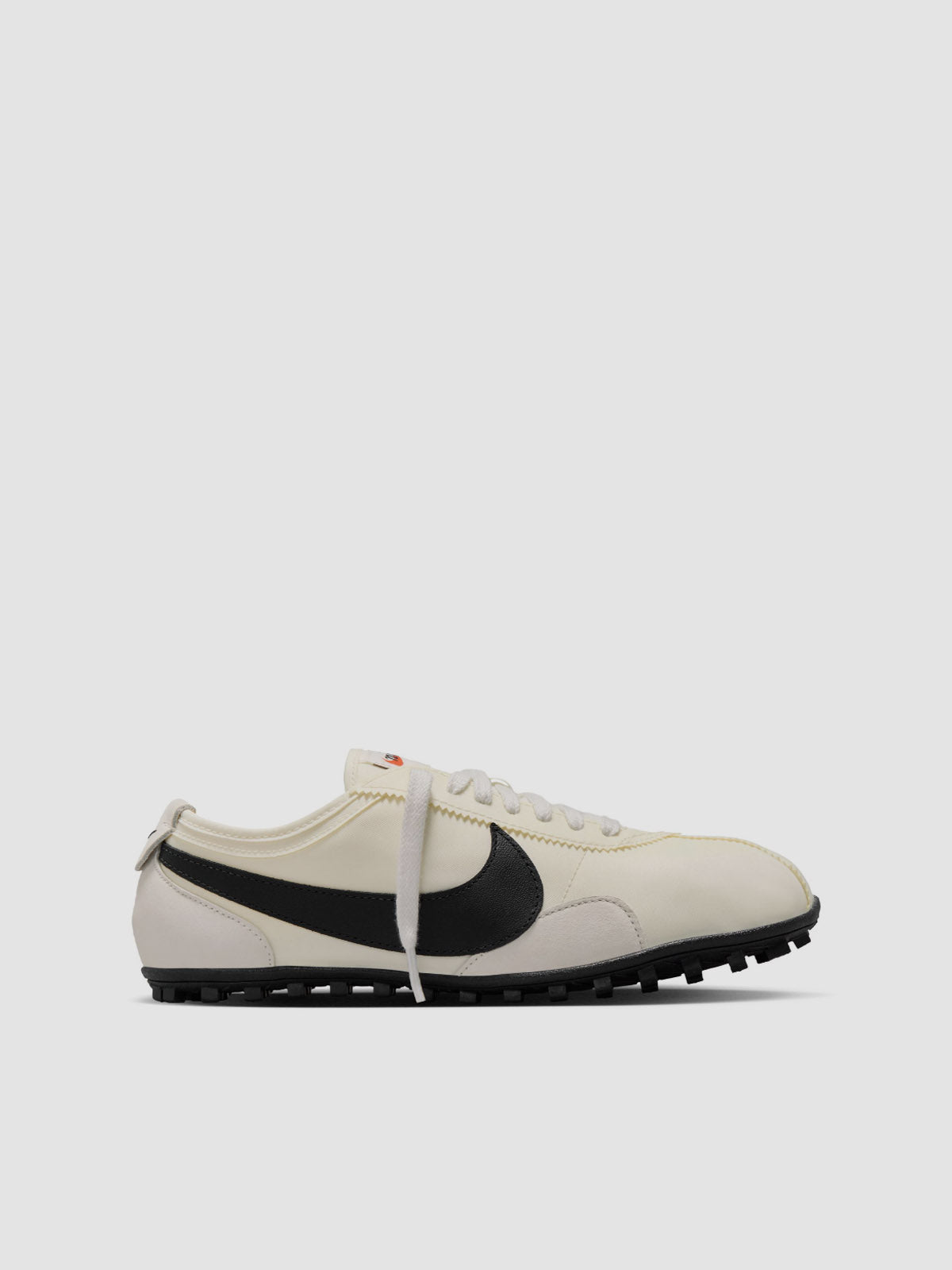 WMNS Moon Shoe OG Sneaker in Soft Pearl & Black