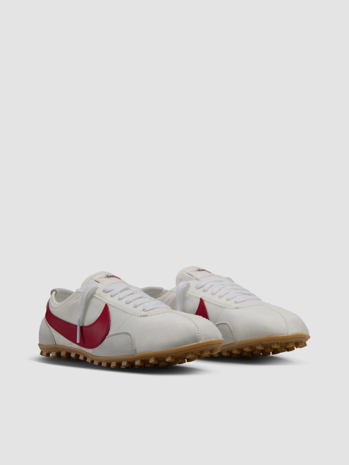 Nike - WMNS Moon Shoe OG Sneaker in Summit White & Team Crimson
