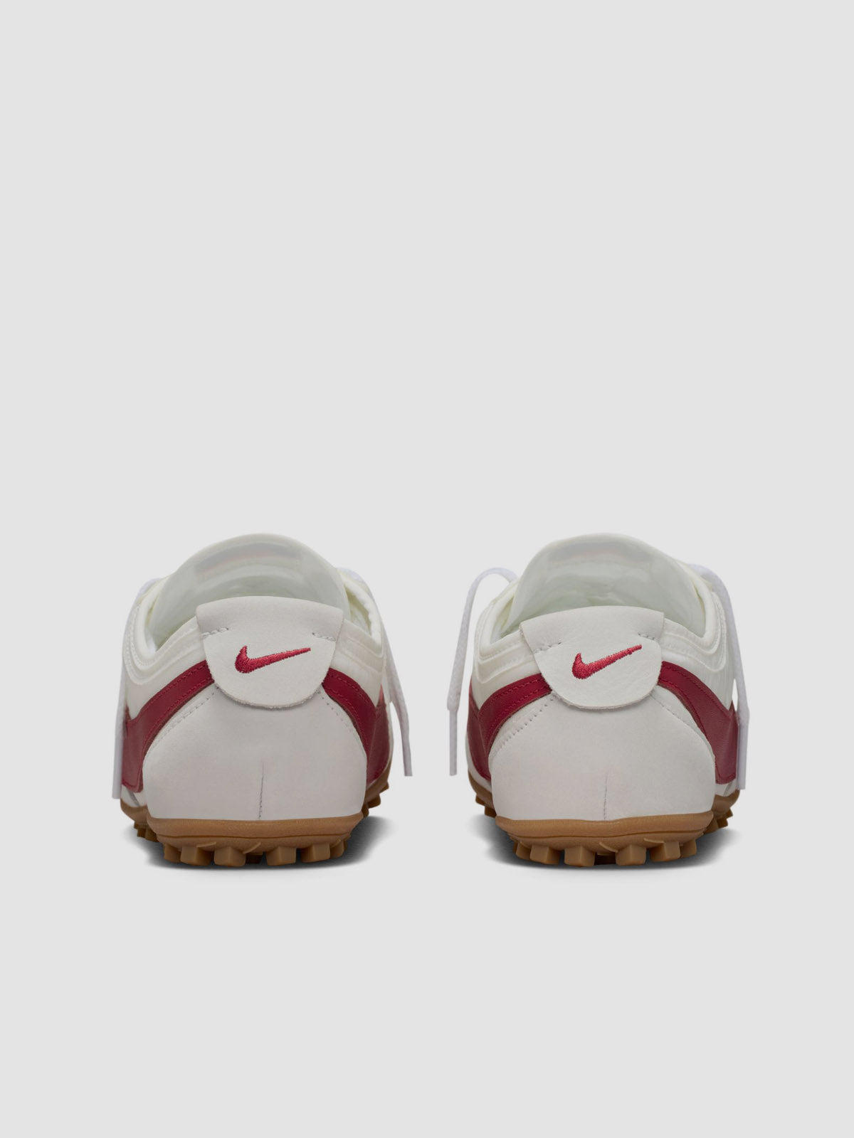 WMNS Moon Shoe OG Sneaker in Summit White & Team Crimson