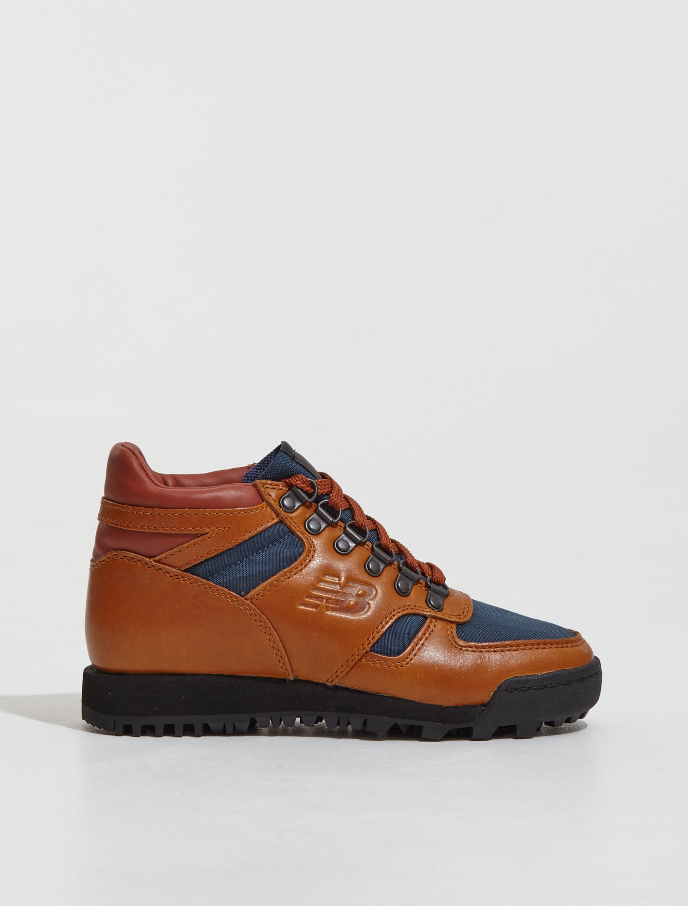 Rainier GTX Sneaker in Brown