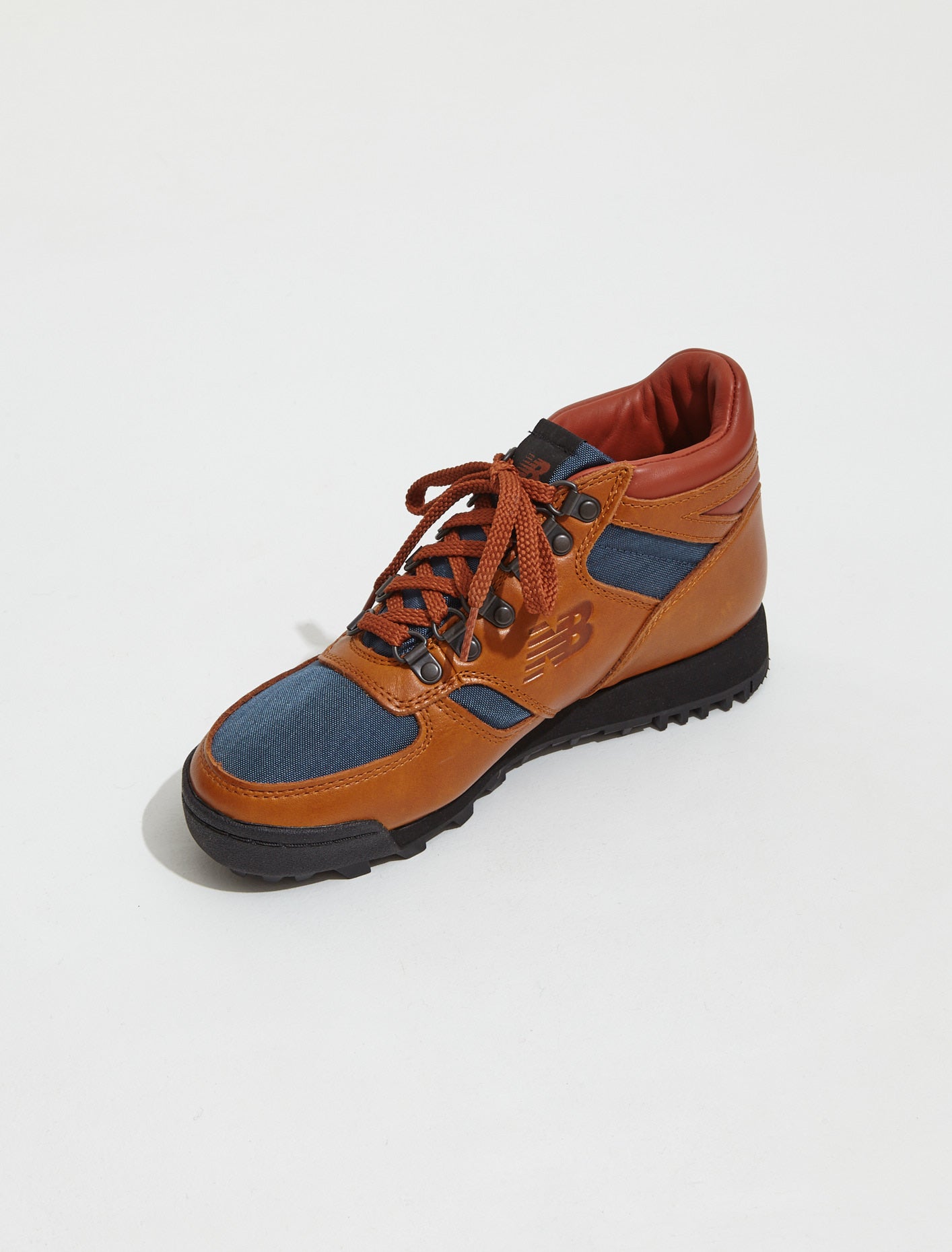 Rainier GTX Sneaker in Brown